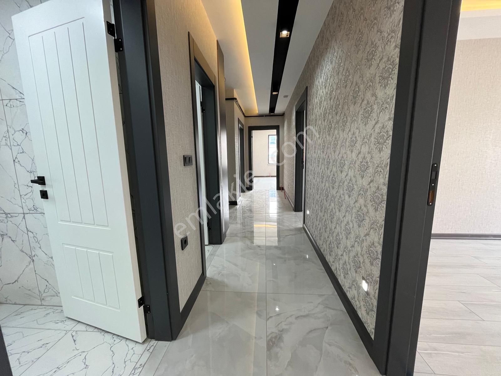 Keçiören'de Ebeyn Banyolu Ultra Lüx Yapılı Daire - Görsel 16