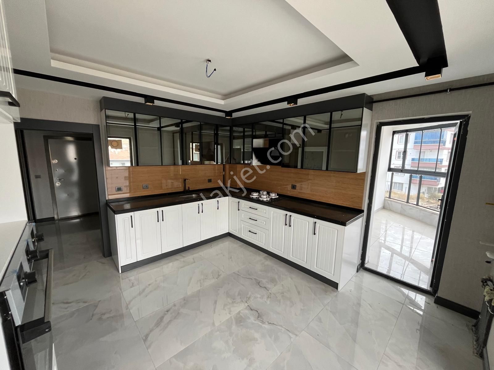 Keçiören'de Ebeyn Banyolu Ultra Lüx Yapılı Daire