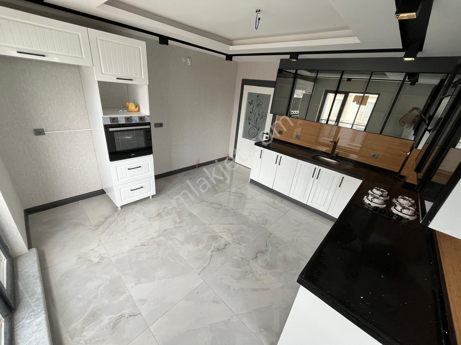 Keçiören'de Ebeyn Banyolu Ultra Lüx Yapılı Daire - Görsel 14