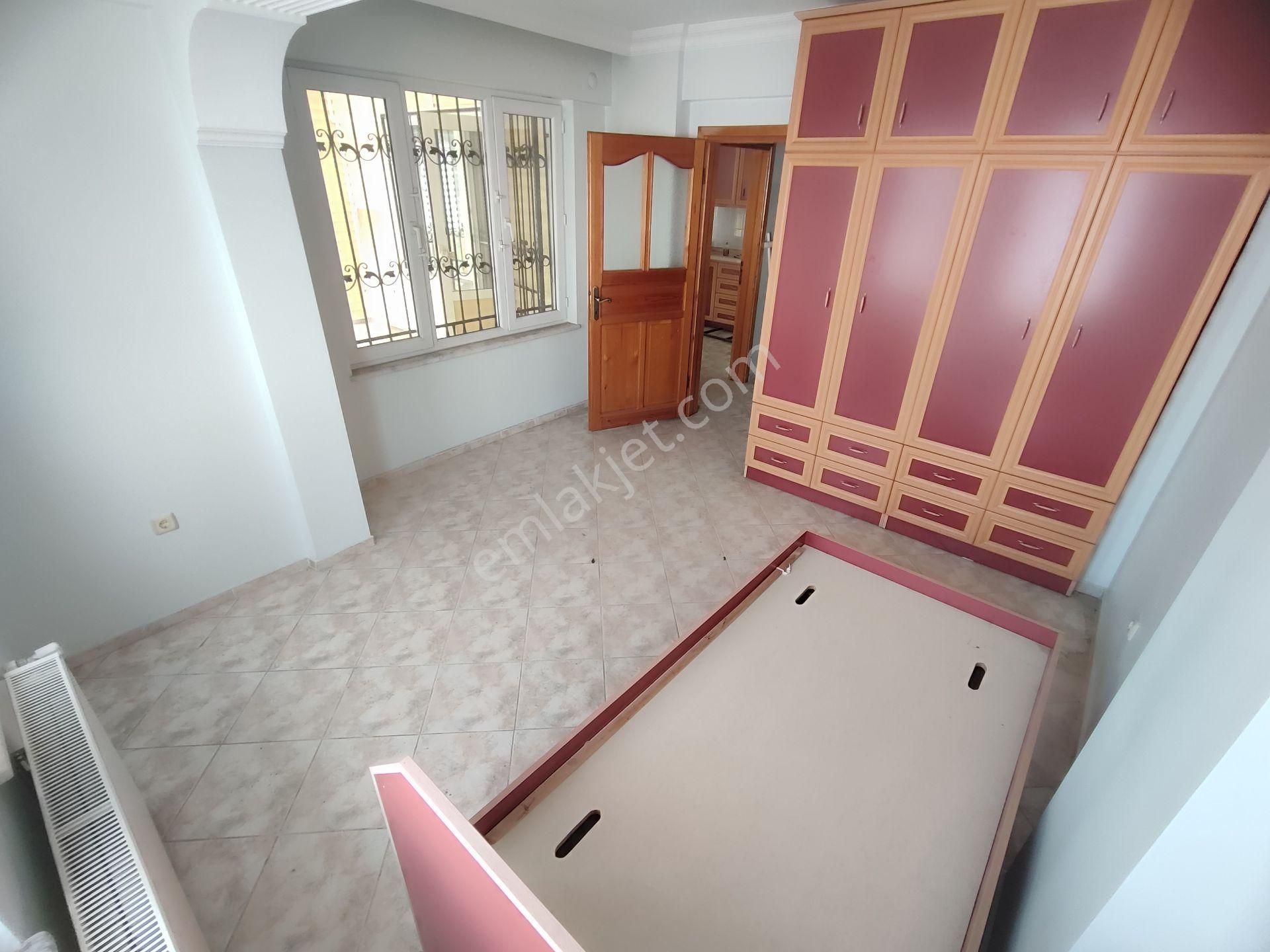 Kardeş'ten Akçayda Denize Yakın Bahçeli & Otoparklı 5+1 Tripleks Villa - Görsel 27