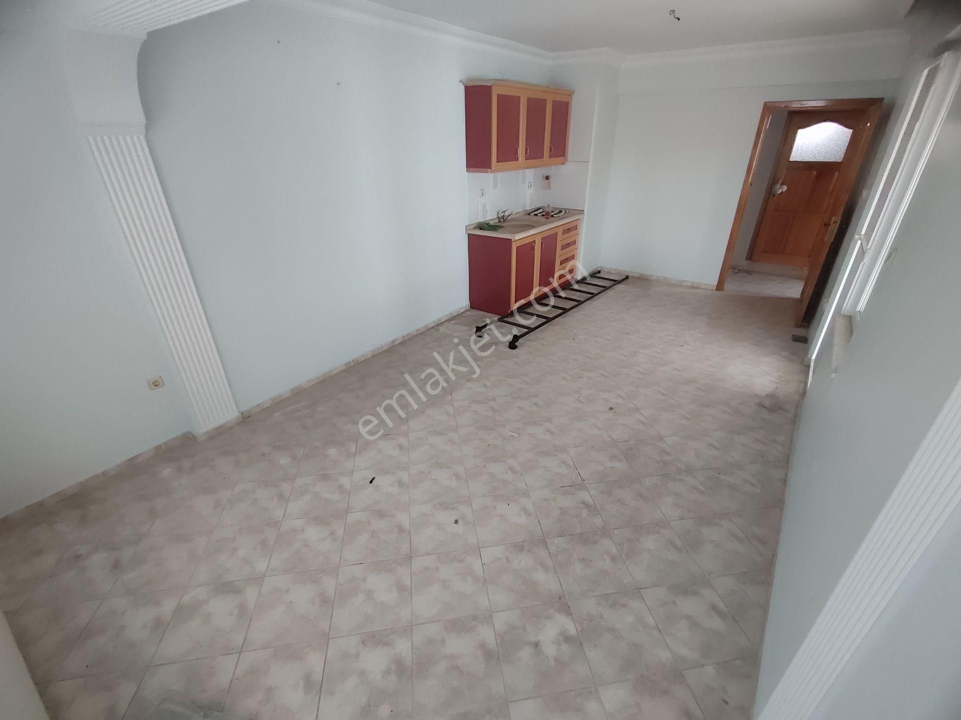 Kardeş'ten Akçayda Denize Yakın Bahçeli & Otoparklı 5+1 Tripleks Villa - Görsel 31