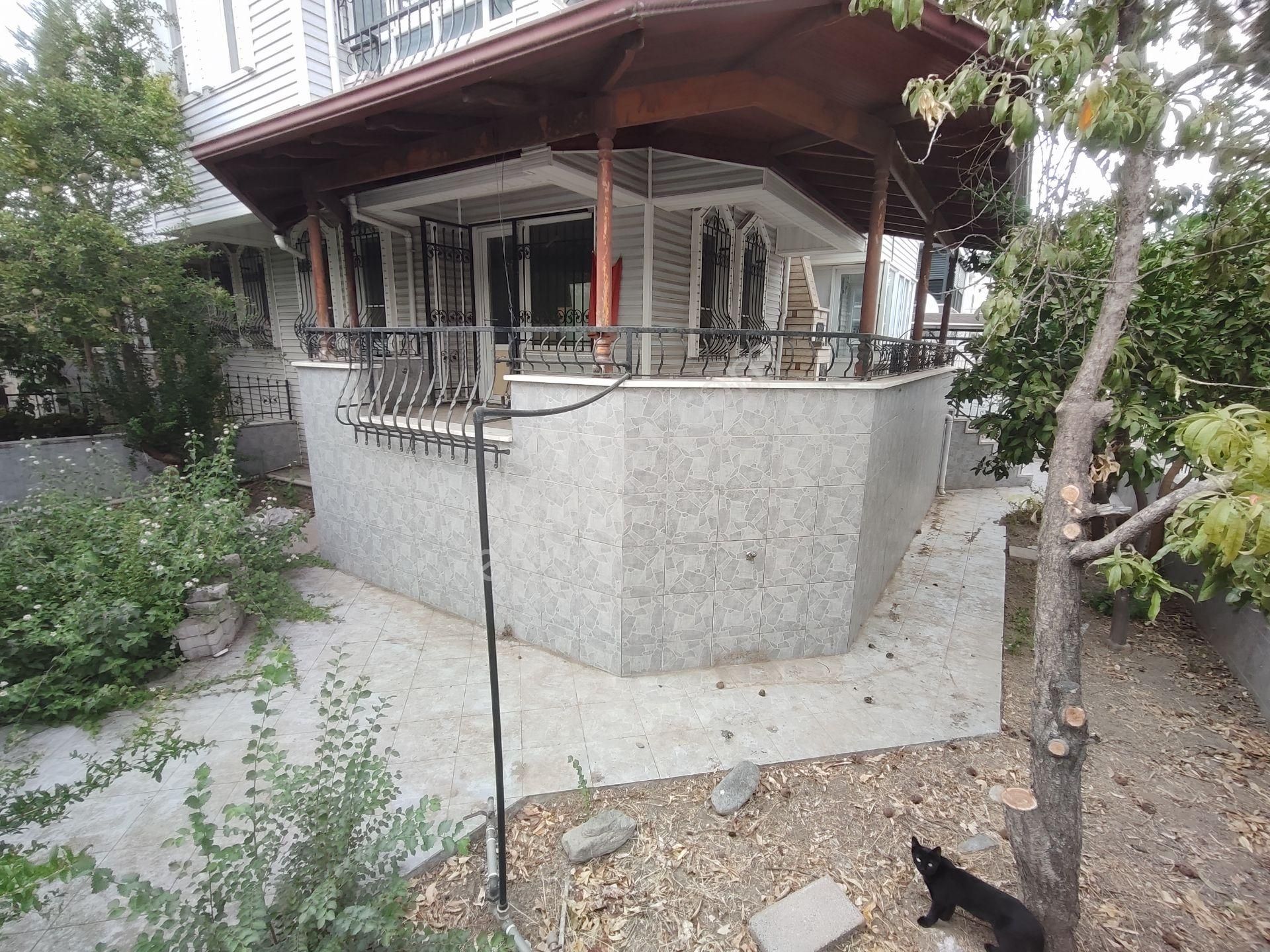 Kardeş'ten Akçayda Denize Yakın Bahçeli & Otoparklı 5+1 Tripleks Villa - Görsel 2