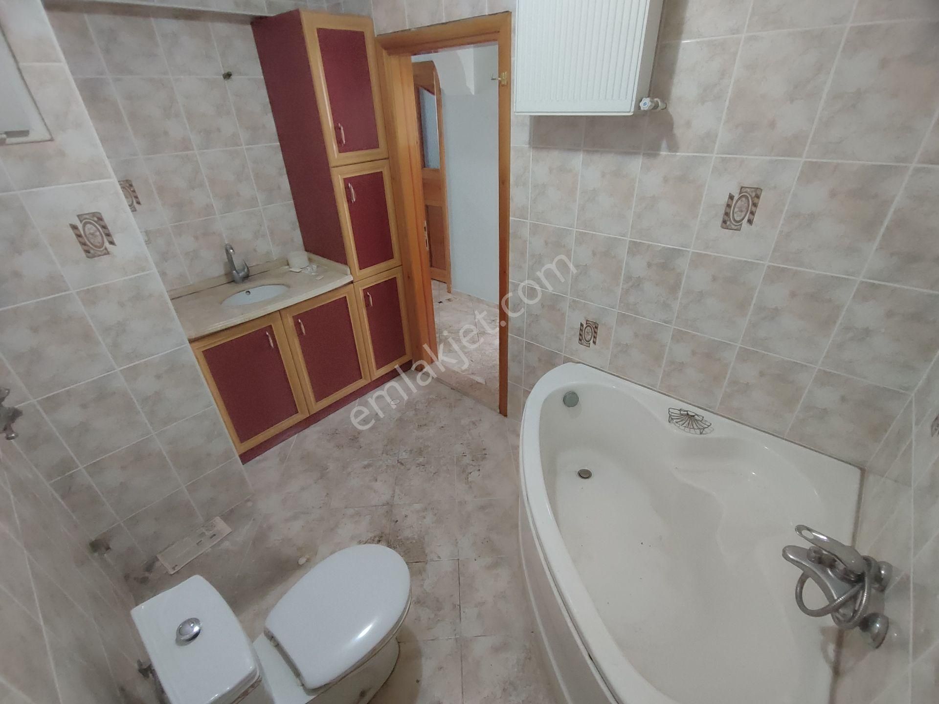 Kardeş'ten Akçayda Denize Yakın Bahçeli & Otoparklı 5+1 Tripleks Villa - Görsel 16