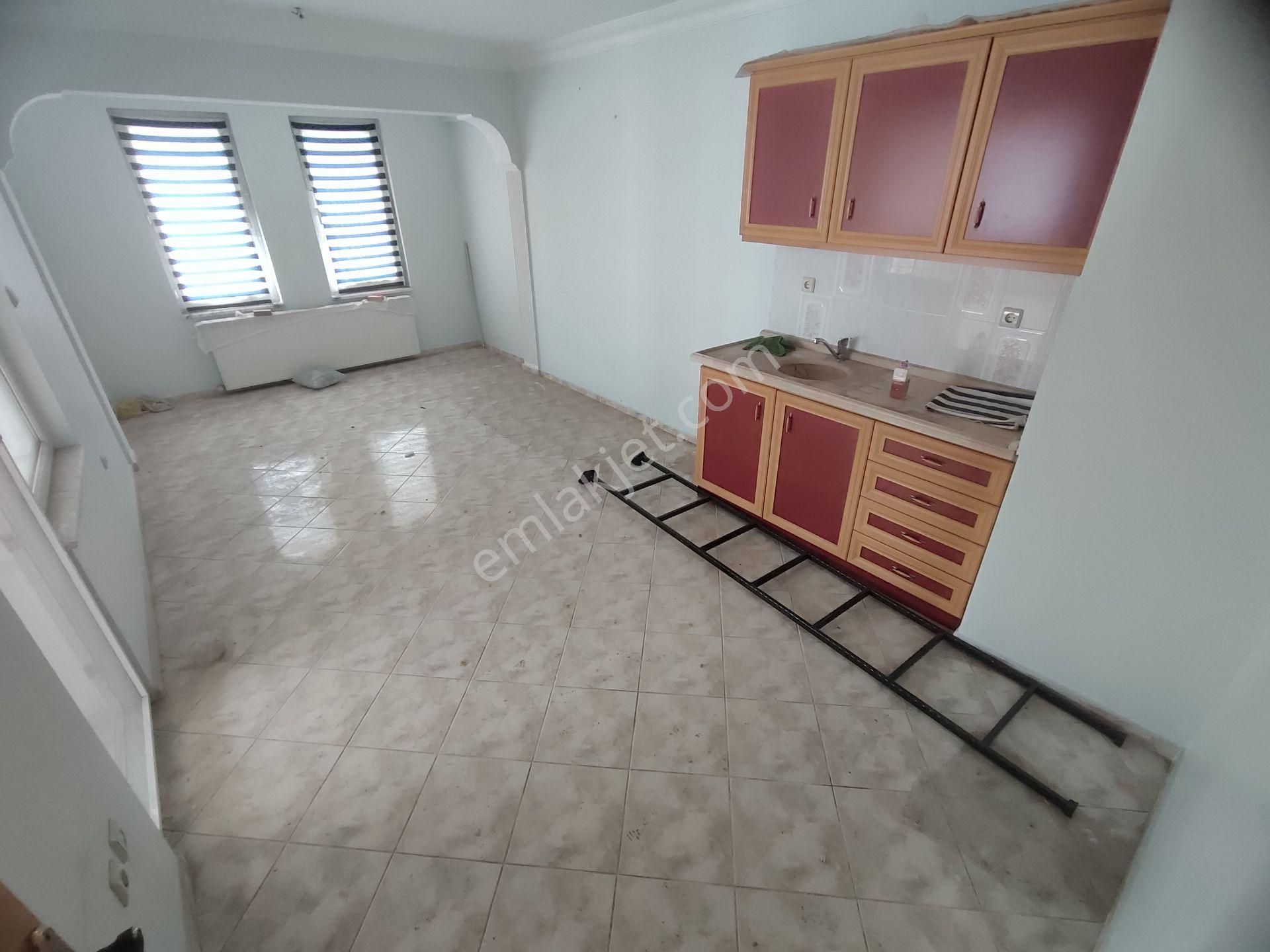 Kardeş'ten Akçayda Denize Yakın Bahçeli & Otoparklı 5+1 Tripleks Villa - Görsel 32