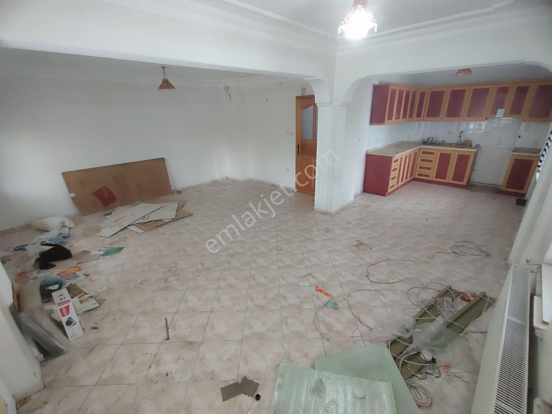 Kardeş'ten Akçayda Denize Yakın Bahçeli & Otoparklı 5+1 Tripleks Villa - Görsel 9