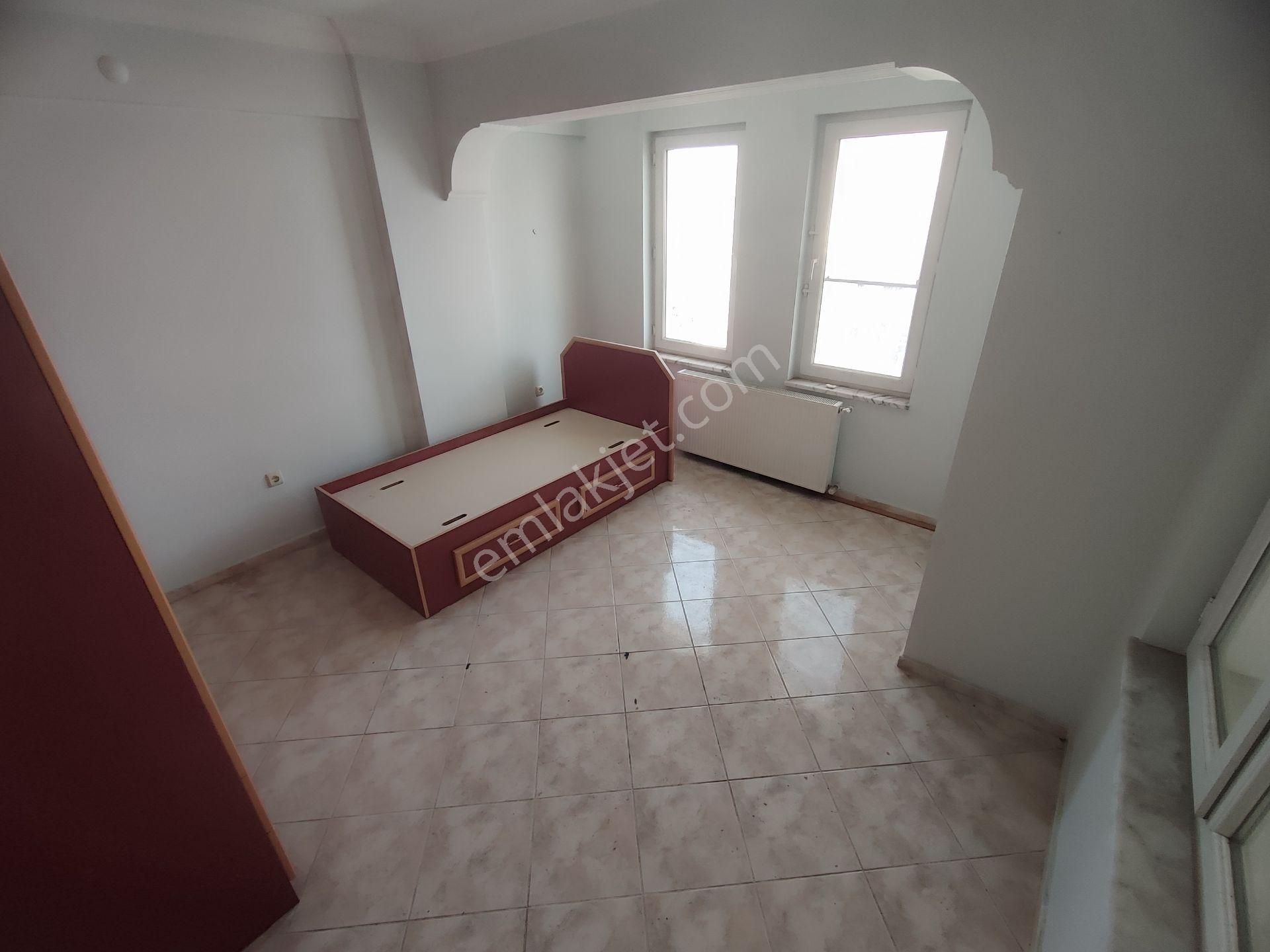 Kardeş'ten Akçayda Denize Yakın Bahçeli & Otoparklı 5+1 Tripleks Villa - Görsel 26