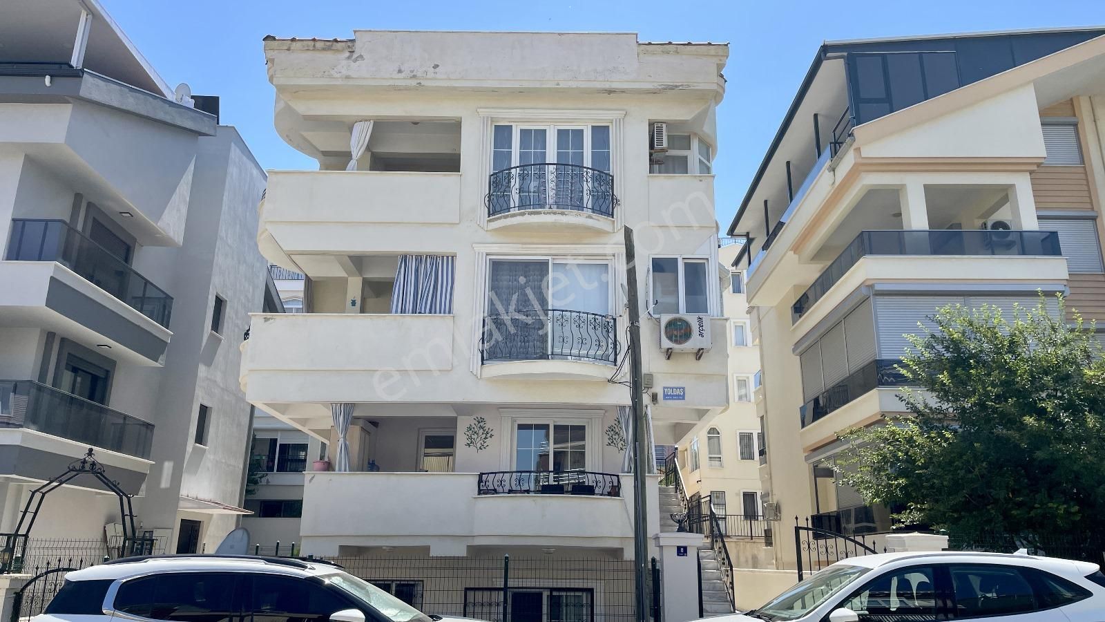 Didimde Denize Yakın Geniş Balkonlu Satılık 2+1 Daire - Görsel 2