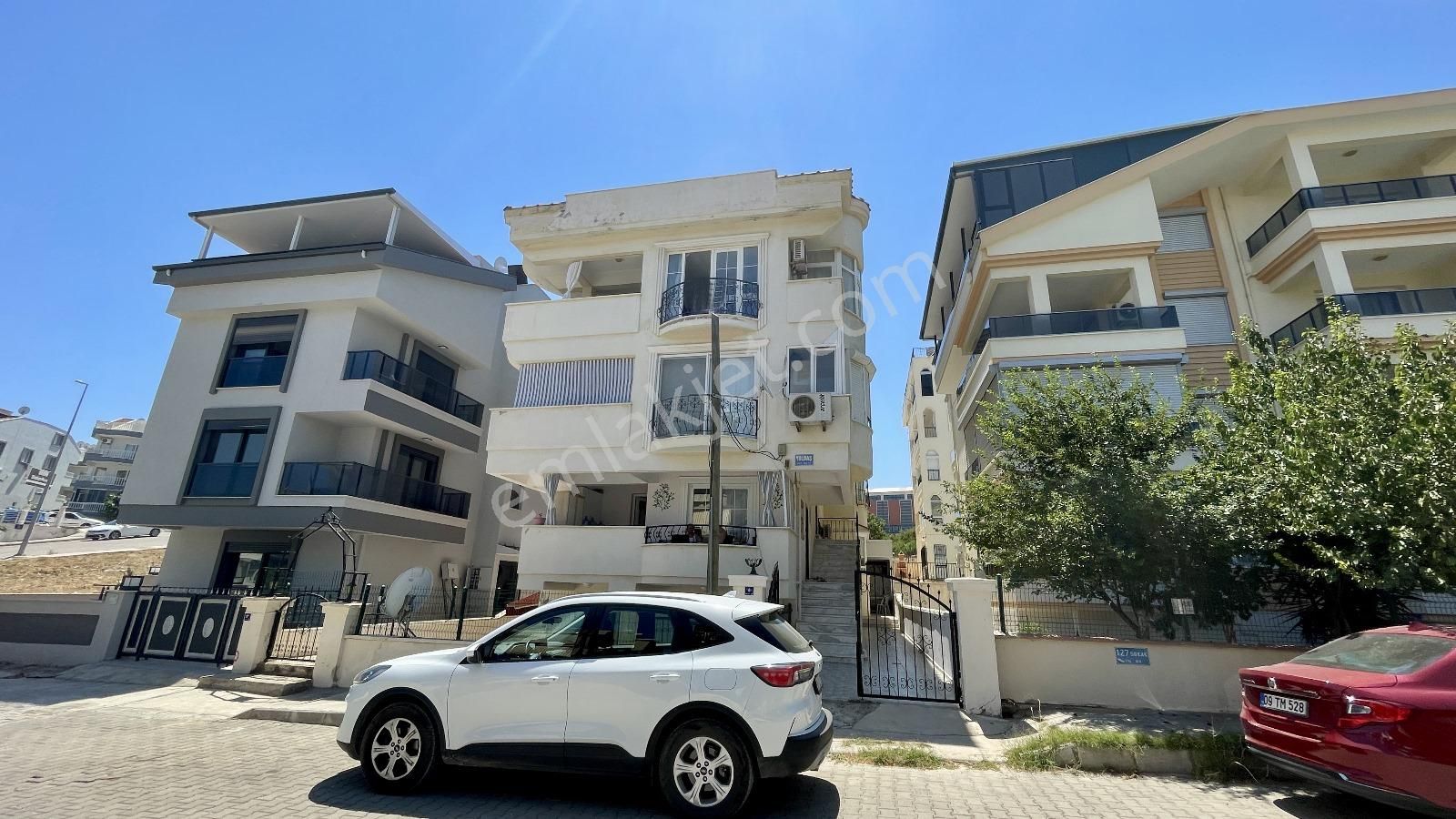 Didimde Denize Yakın Geniş Balkonlu Satılık 2+1 Daire - Görsel 3