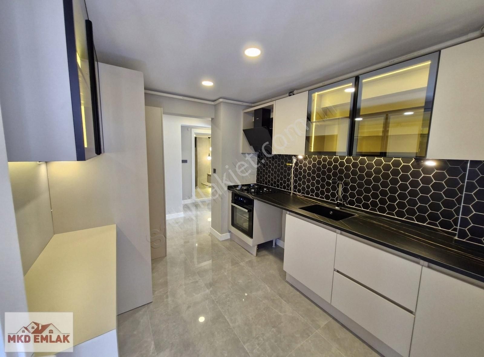 Bostanlı Da Asansörlü Ful Tadilatlı Arakat Mkd Emlak Tan - Görsel 4