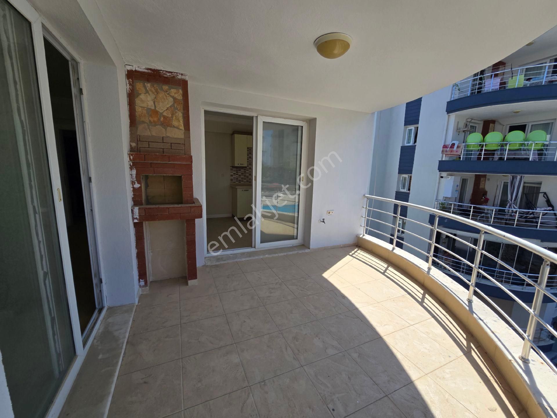 Kuşadası Merkezde Havuzlu Güvenlikli Sitede Arakat Kapalı Mutfaklı 3+1 135m2 Fırsat Daire - Görsel 12