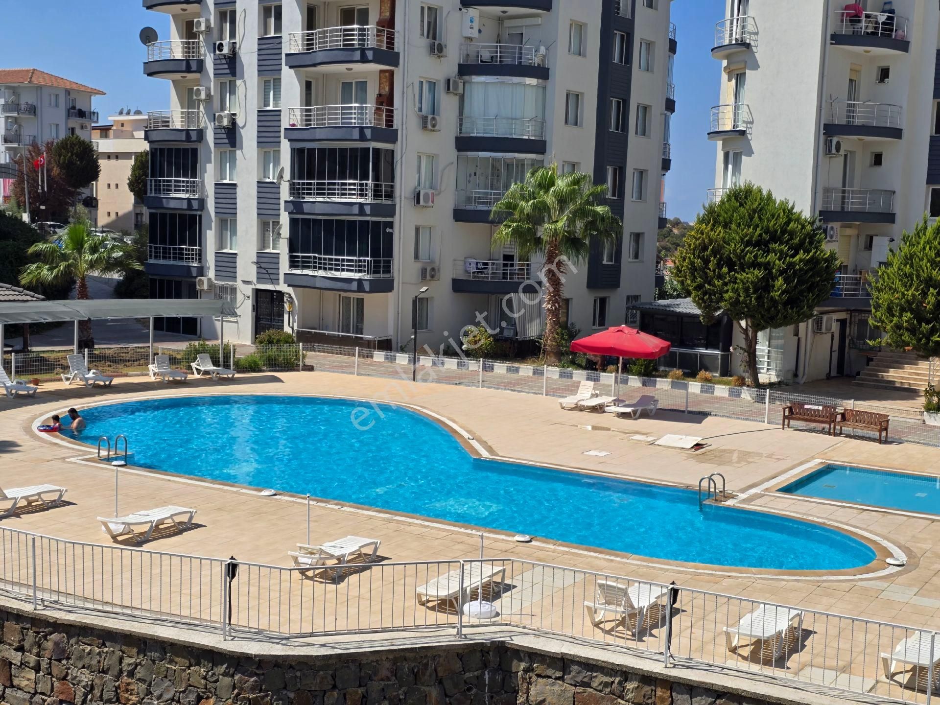 Kuşadası Merkezde Havuzlu Güvenlikli Sitede Arakat Kapalı Mutfaklı 3+1 135m2 Fırsat Daire - Görsel 5