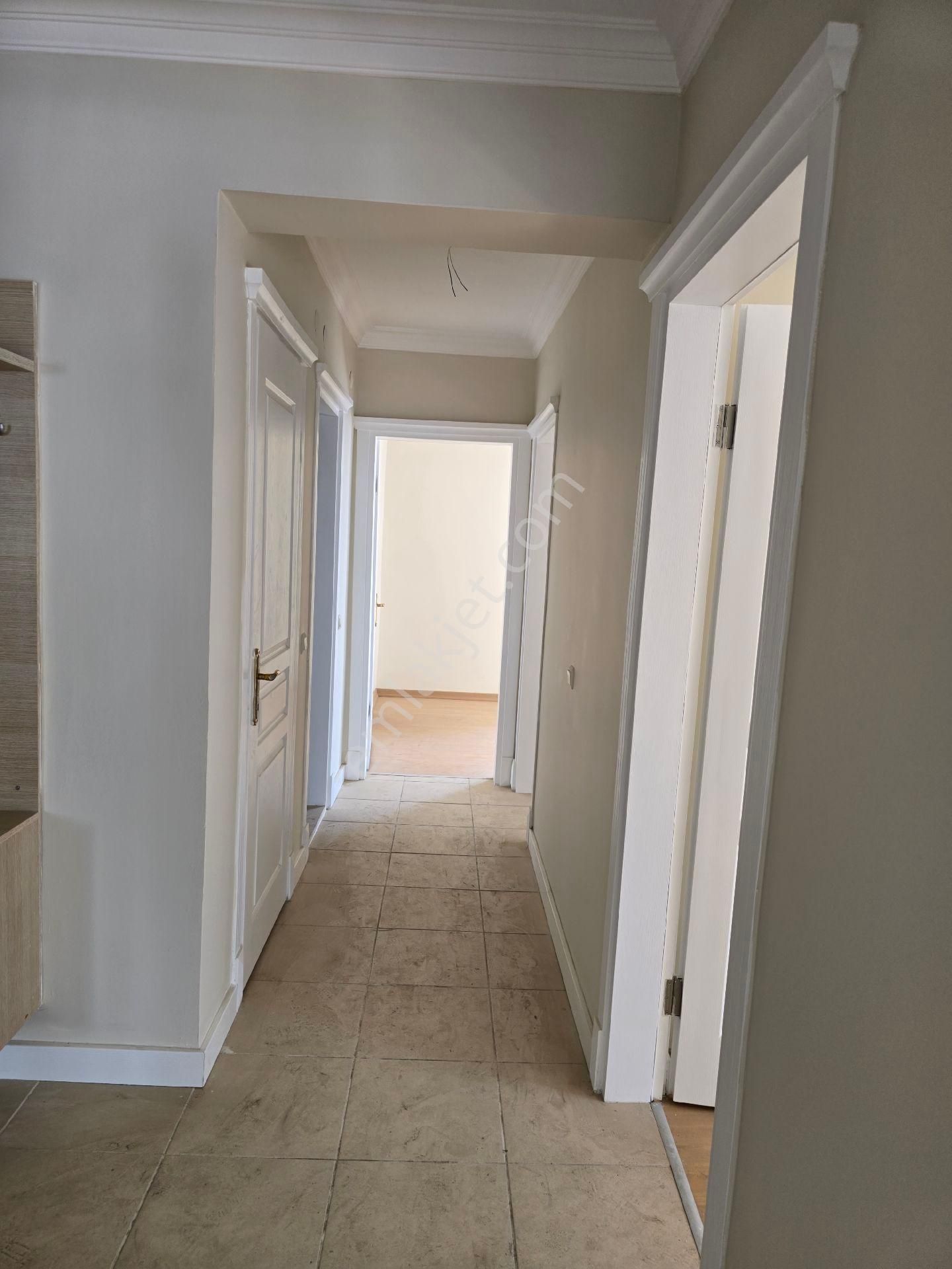 Kuşadası Merkezde Havuzlu Güvenlikli Sitede Arakat Kapalı Mutfaklı 3+1 135m2 Fırsat Daire - Görsel 17