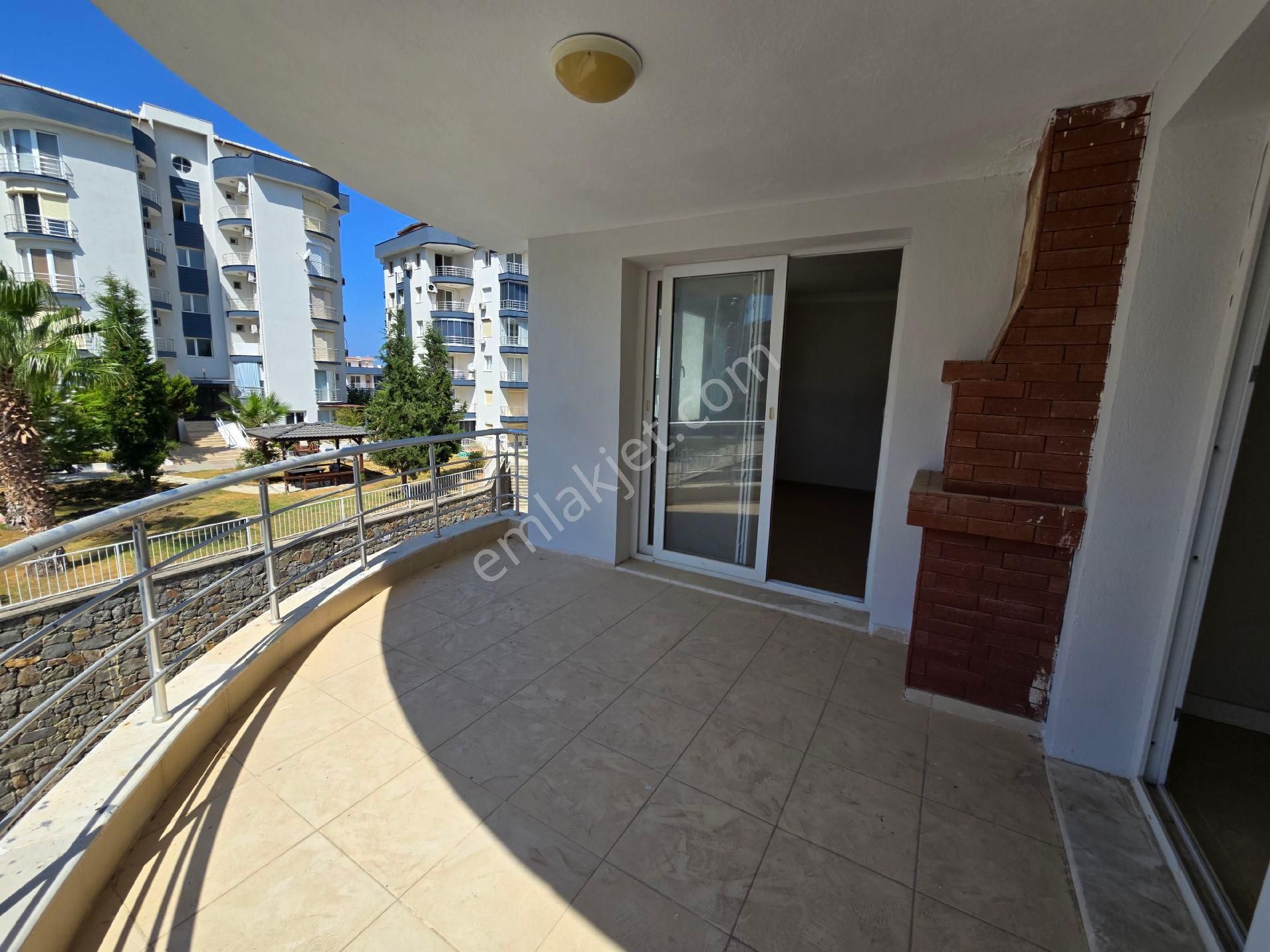 Kuşadası Merkezde Havuzlu Güvenlikli Sitede Arakat Kapalı Mutfaklı 3+1 135m2 Fırsat Daire - Görsel 8