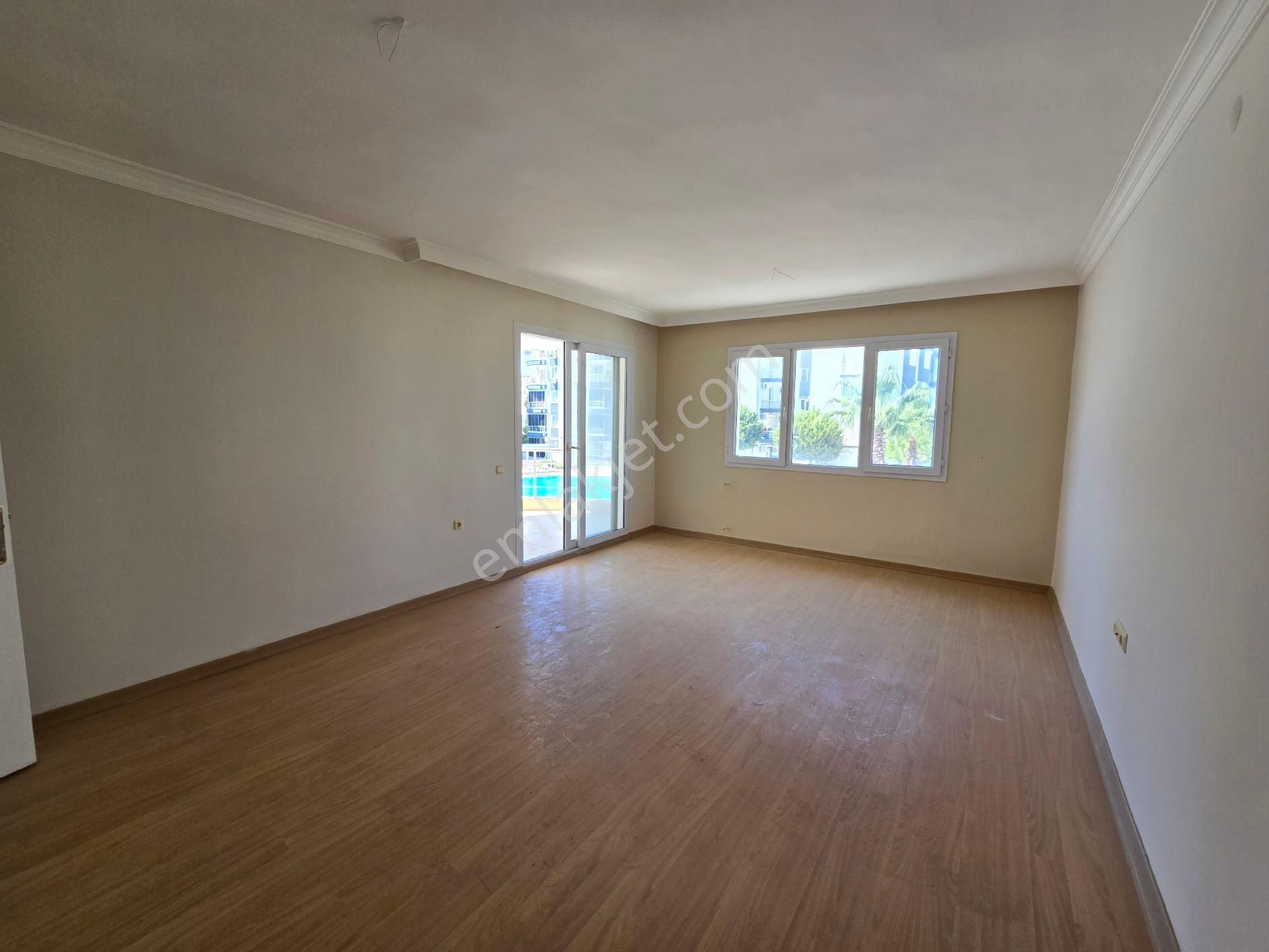 Kuşadası Merkezde Havuzlu Güvenlikli Sitede Arakat Kapalı Mutfaklı 3+1 135m2 Fırsat Daire - Görsel 15