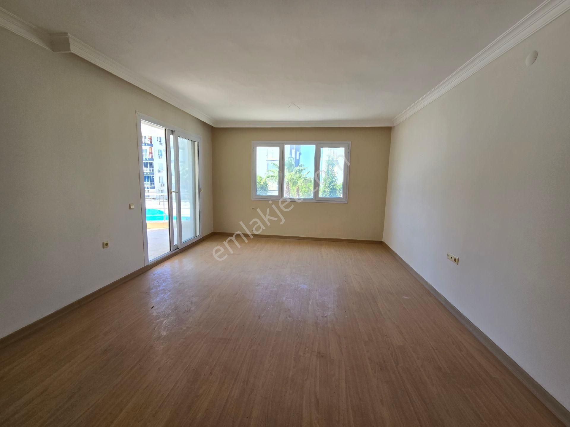 Kuşadası Merkezde Havuzlu Güvenlikli Sitede Arakat Kapalı Mutfaklı 3+1 135m2 Fırsat Daire - Görsel 11