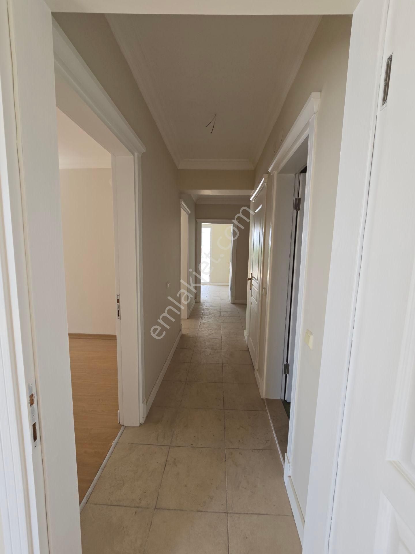 Kuşadası Merkezde Havuzlu Güvenlikli Sitede Arakat Kapalı Mutfaklı 3+1 135m2 Fırsat Daire - Görsel 21