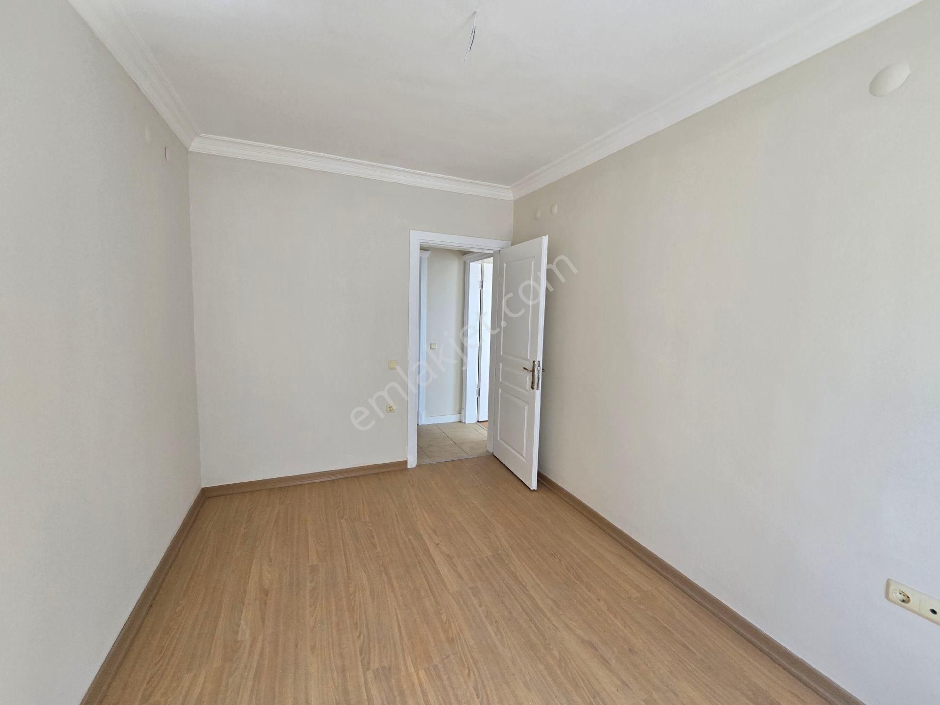 Kuşadası Merkezde Havuzlu Güvenlikli Sitede Arakat Kapalı Mutfaklı 3+1 135m2 Fırsat Daire - Görsel 26