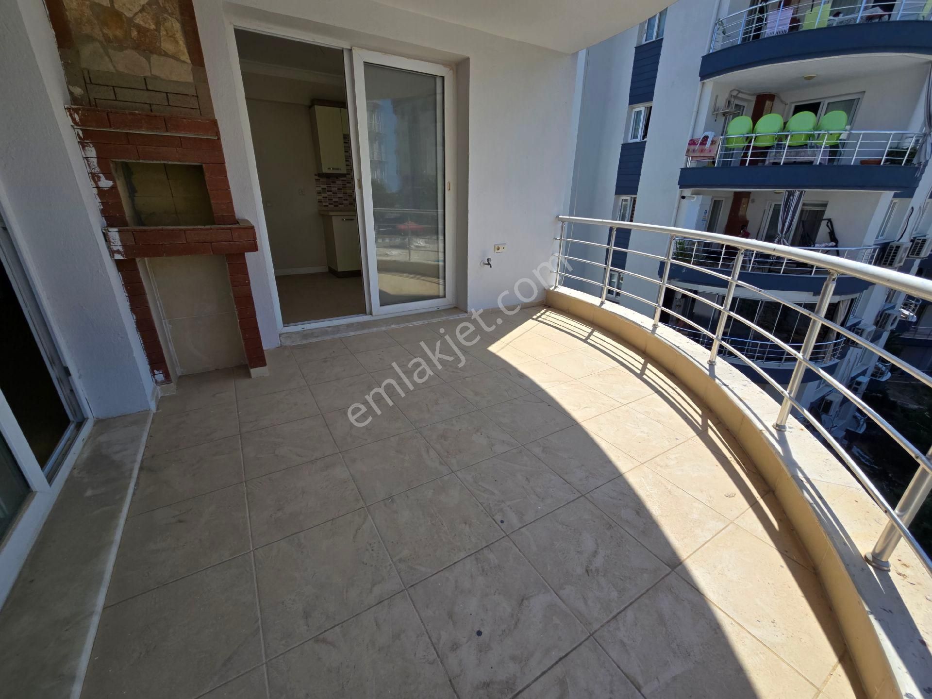 Kuşadası Merkezde Havuzlu Güvenlikli Sitede Arakat Kapalı Mutfaklı 3+1 135m2 Fırsat Daire - Görsel 7