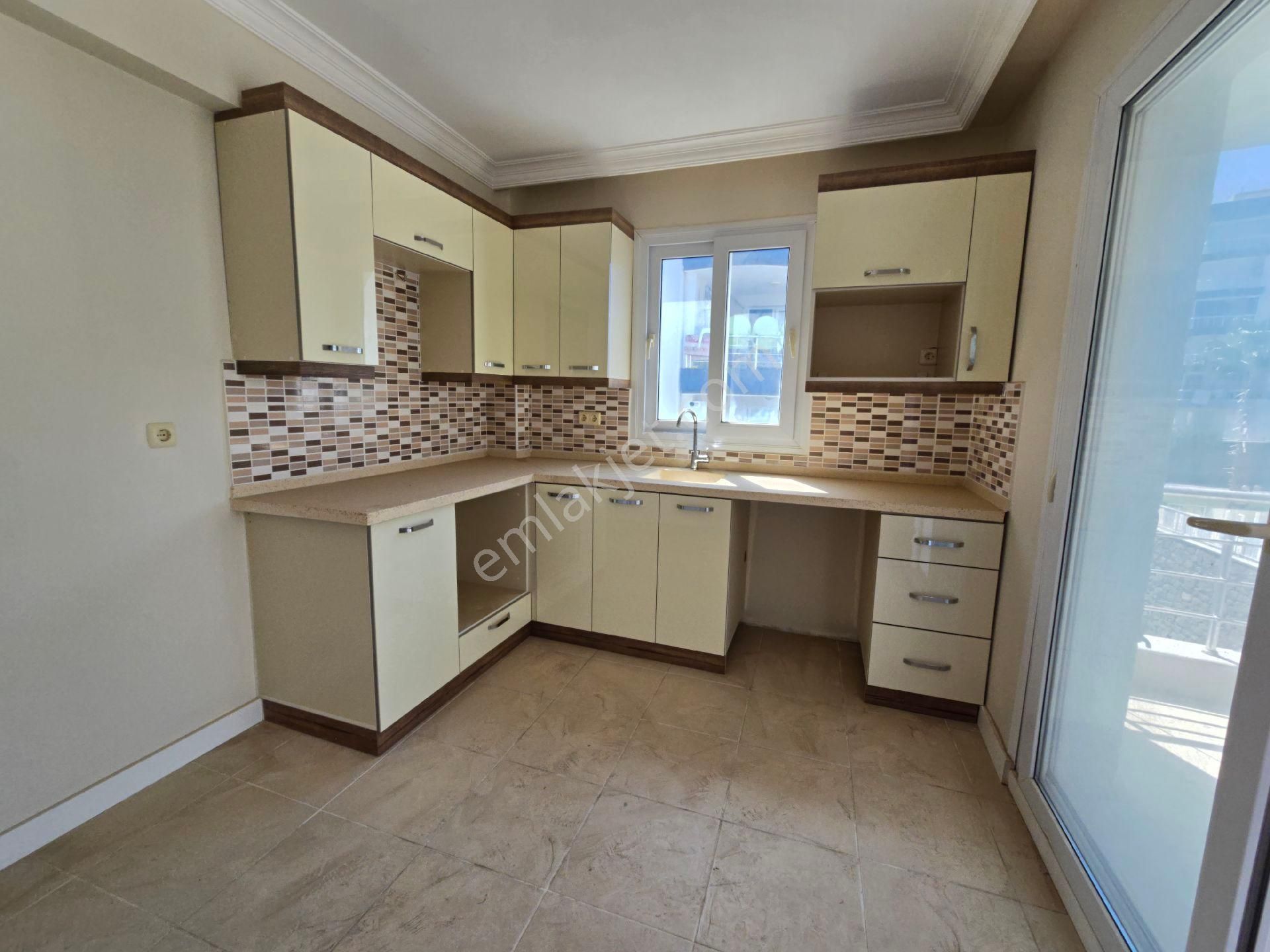 Kuşadası Merkezde Havuzlu Güvenlikli Sitede Arakat Kapalı Mutfaklı 3+1 135m2 Fırsat Daire - Görsel 33