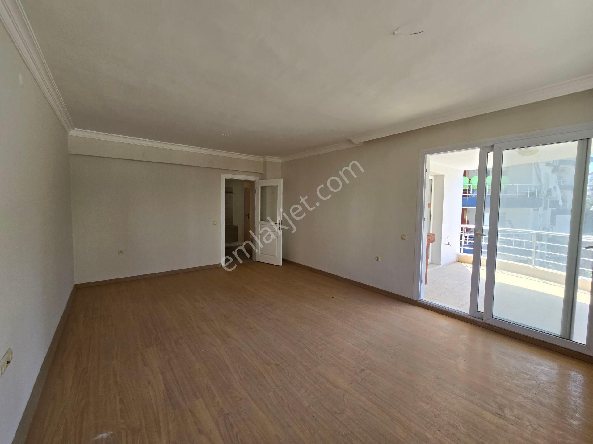 Kuşadası Merkezde Havuzlu Güvenlikli Sitede Arakat Kapalı Mutfaklı 3+1 135m2 Fırsat Daire - Görsel 9