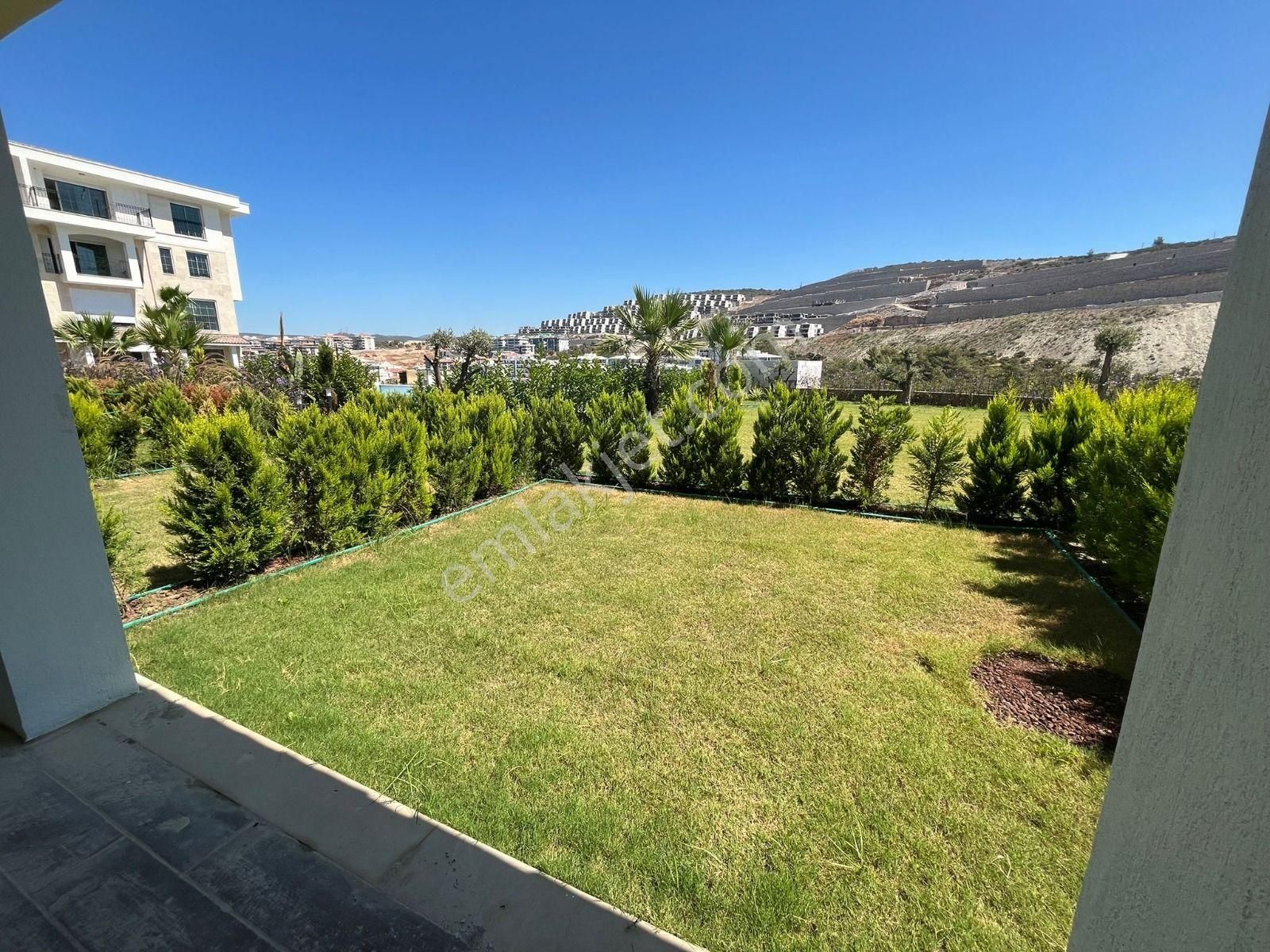 Kuşadasında Ultralux Güvenlikli Elit Havuzlu Sitede 1+1 2+1 Özel Bahçeli Dubleks Daireler - Görsel 18