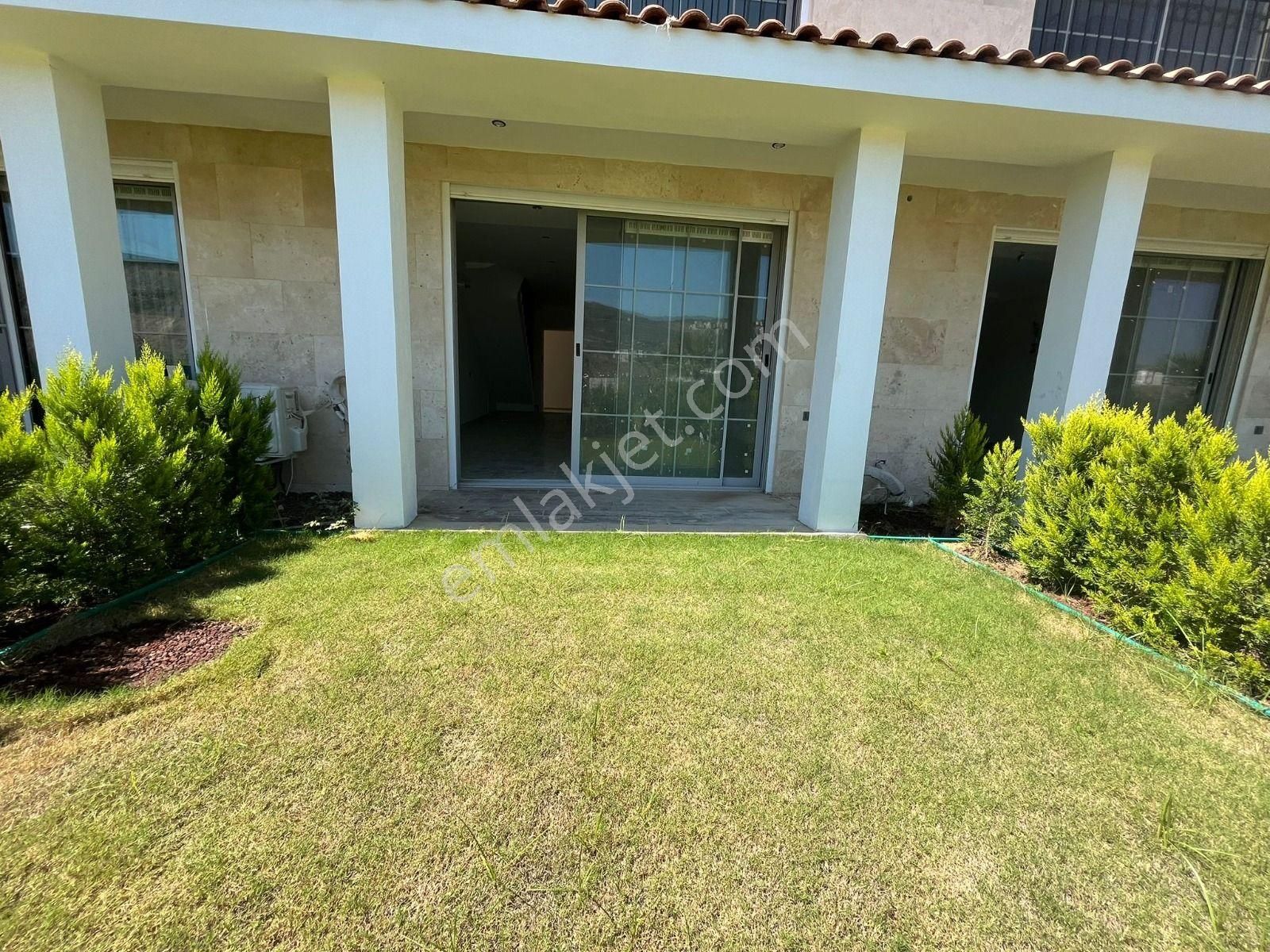 Kuşadasında Ultralux Güvenlikli Elit Havuzlu Sitede 1+1 2+1 Özel Bahçeli Dubleks Daireler - Görsel 17