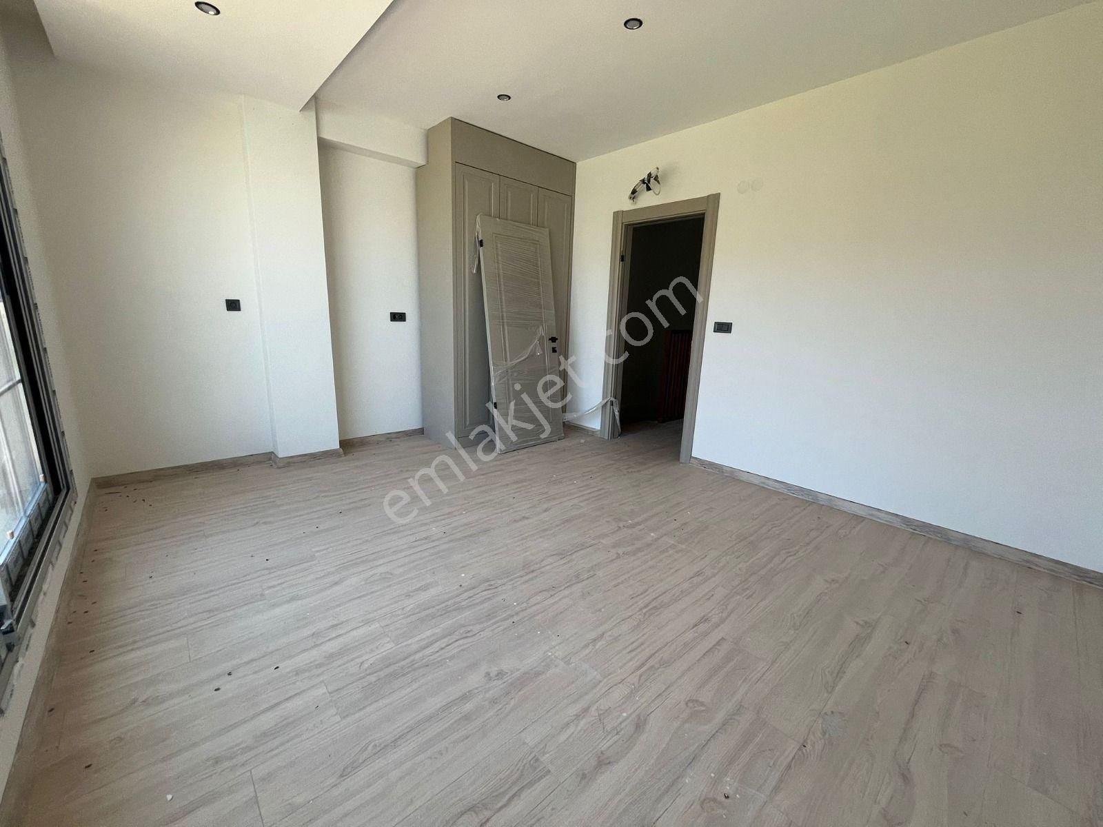 Kuşadasında Ultralux Güvenlikli Elit Havuzlu Sitede 1+1 2+1 Özel Bahçeli Dubleks Daireler - Görsel 5