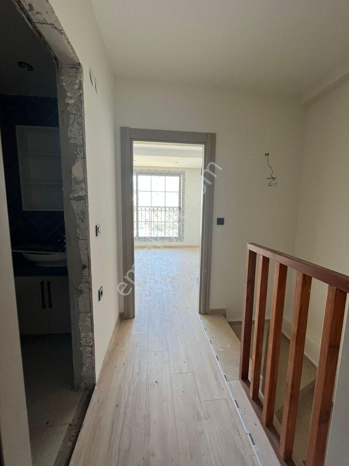 Kuşadasında Ultralux Güvenlikli Elit Havuzlu Sitede 1+1 2+1 Özel Bahçeli Dubleks Daireler - Görsel 4