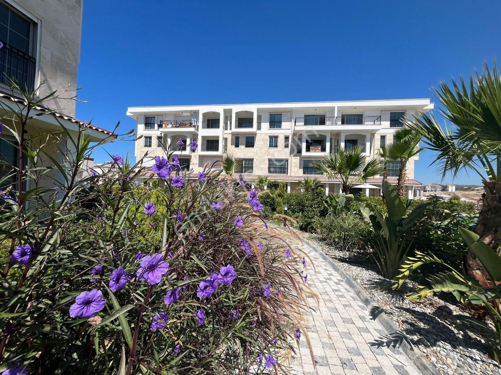 Kuşadasında Ultralux Güvenlikli Elit Havuzlu Sitede 1+1 2+1 Özel Bahçeli Dubleks Daireler - Görsel 8