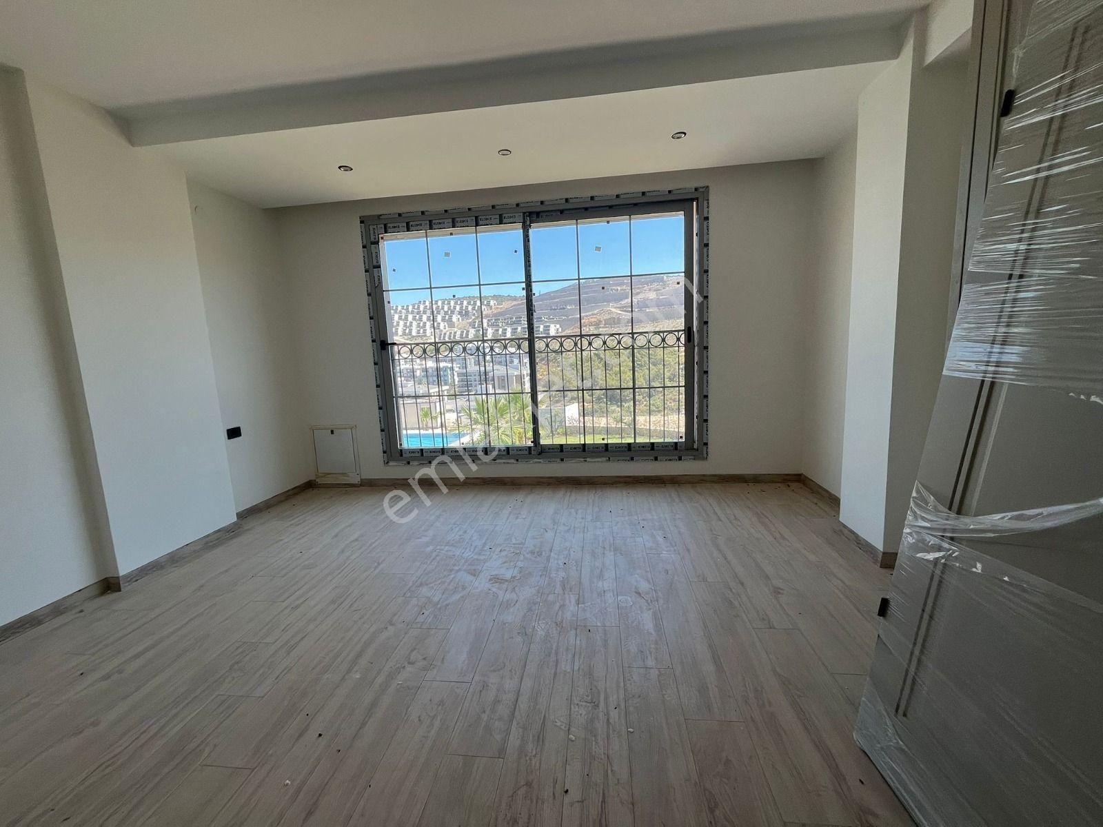 Kuşadasında Ultralux Güvenlikli Elit Havuzlu Sitede 1+1 2+1 Özel Bahçeli Dubleks Daireler - Görsel 6