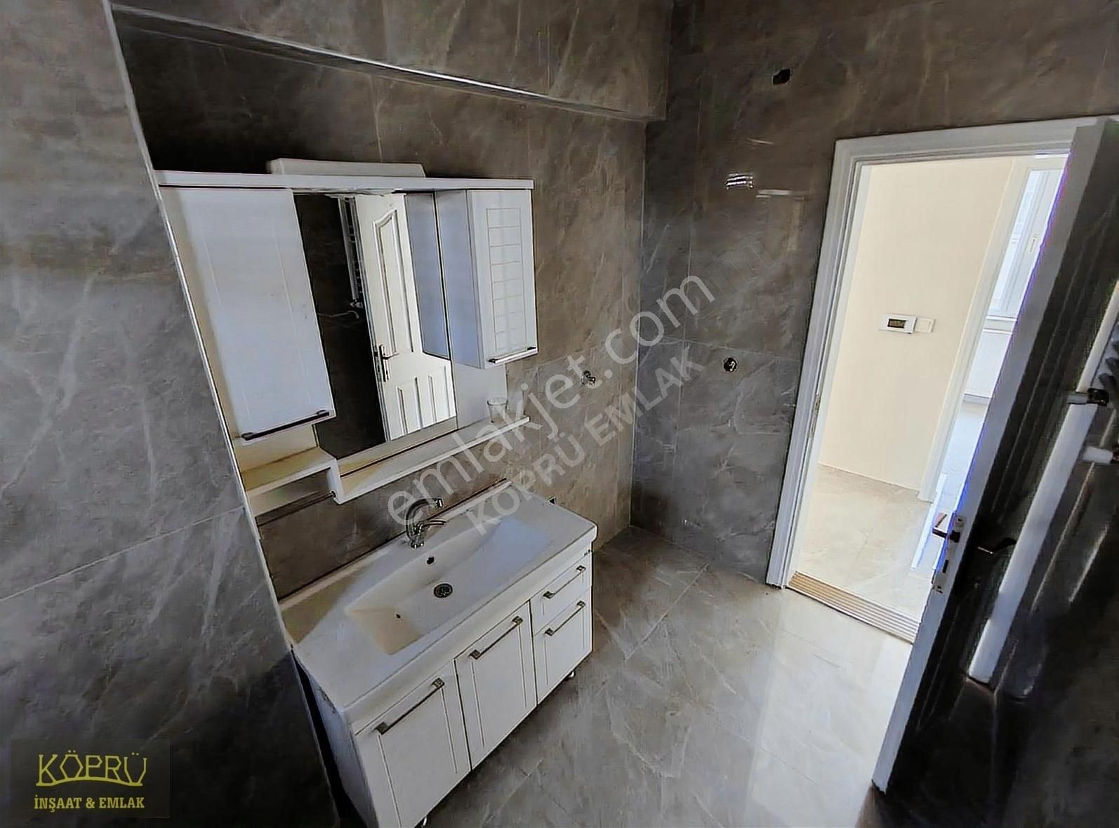 Yunusemre Mah'de Ana Cadde Üzeri Satılık 90m2 2+1 3.kat Daire - Görsel 3