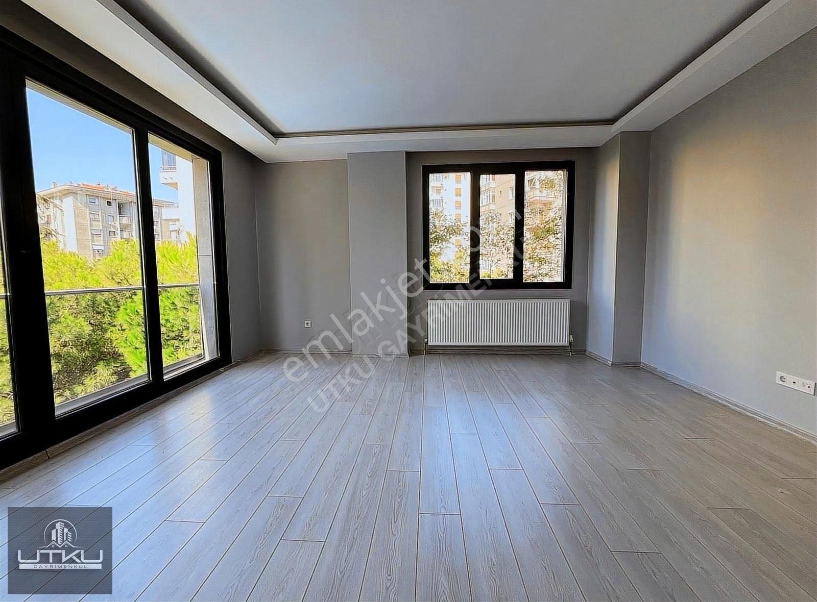 Utkudan Kozyatağında Havuzlu Balkonlu Genç Binada Satılık 3+1 - Görsel 2