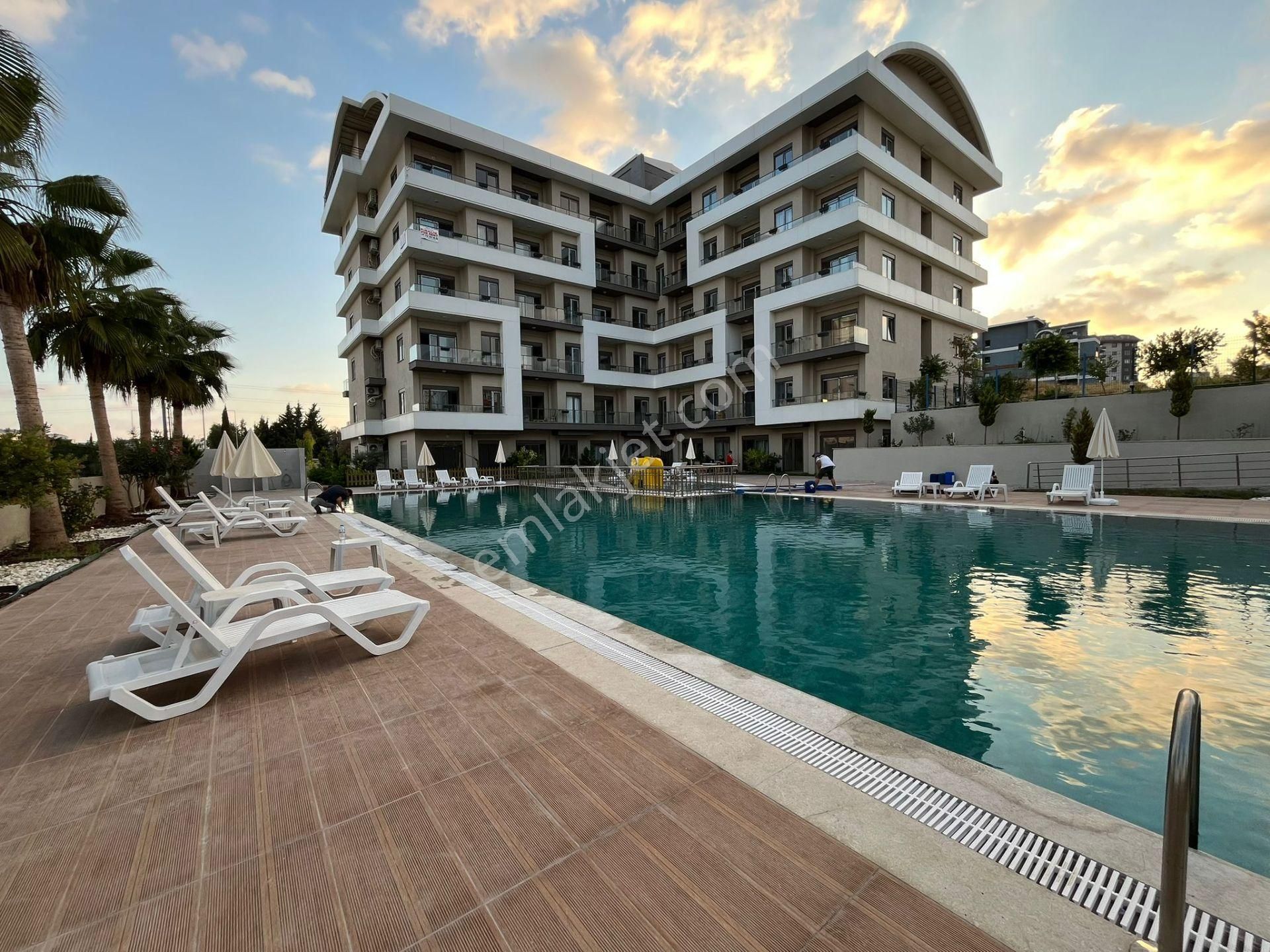 Avsallar Mh Aktiviteli Sitede Bahçeli 1+1 Satılık Daire - Görsel 3