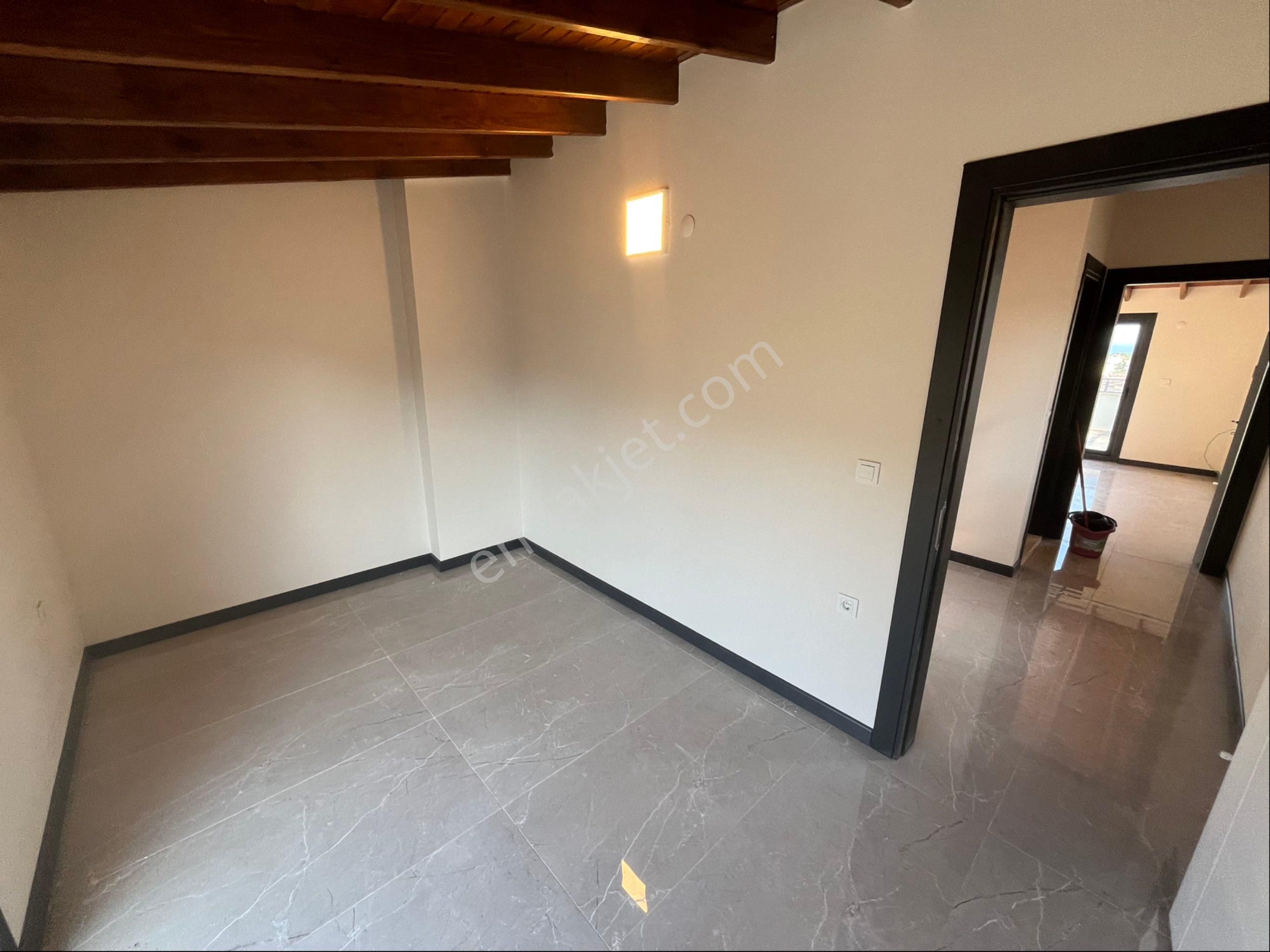 Özderede Zeminden Manzaralı Otoparklı Lüks Villa - Görsel 26