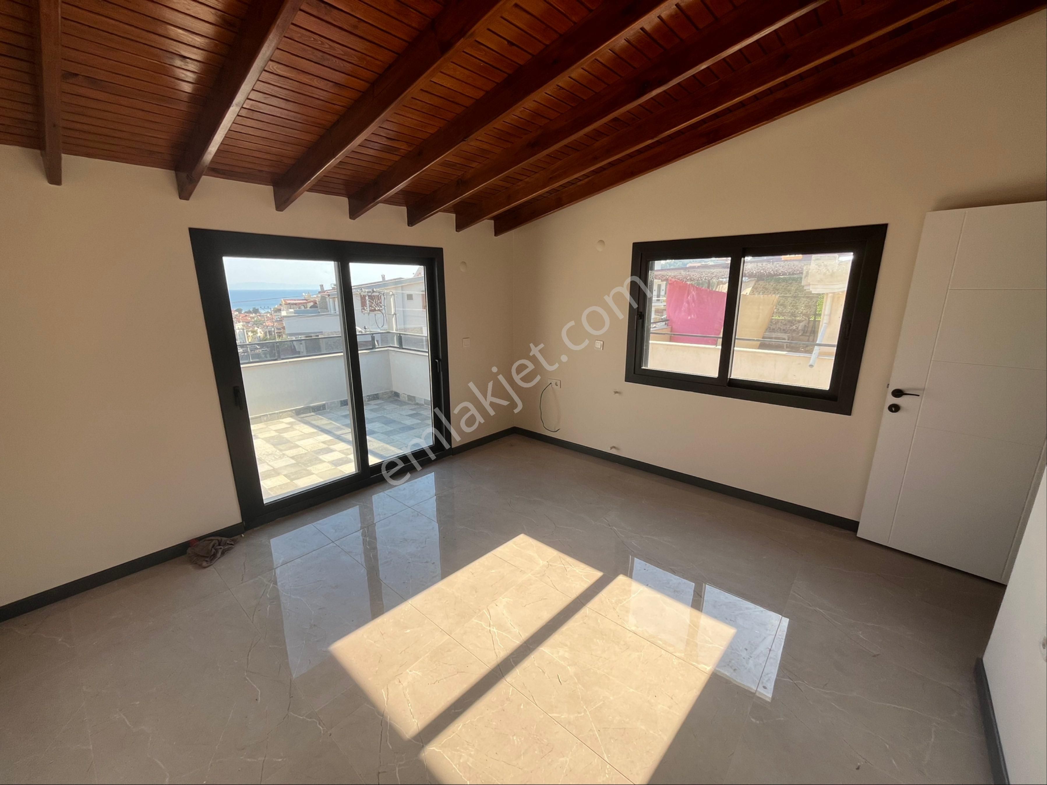 Özderede Zeminden Manzaralı Otoparklı Lüks Villa - Görsel 30