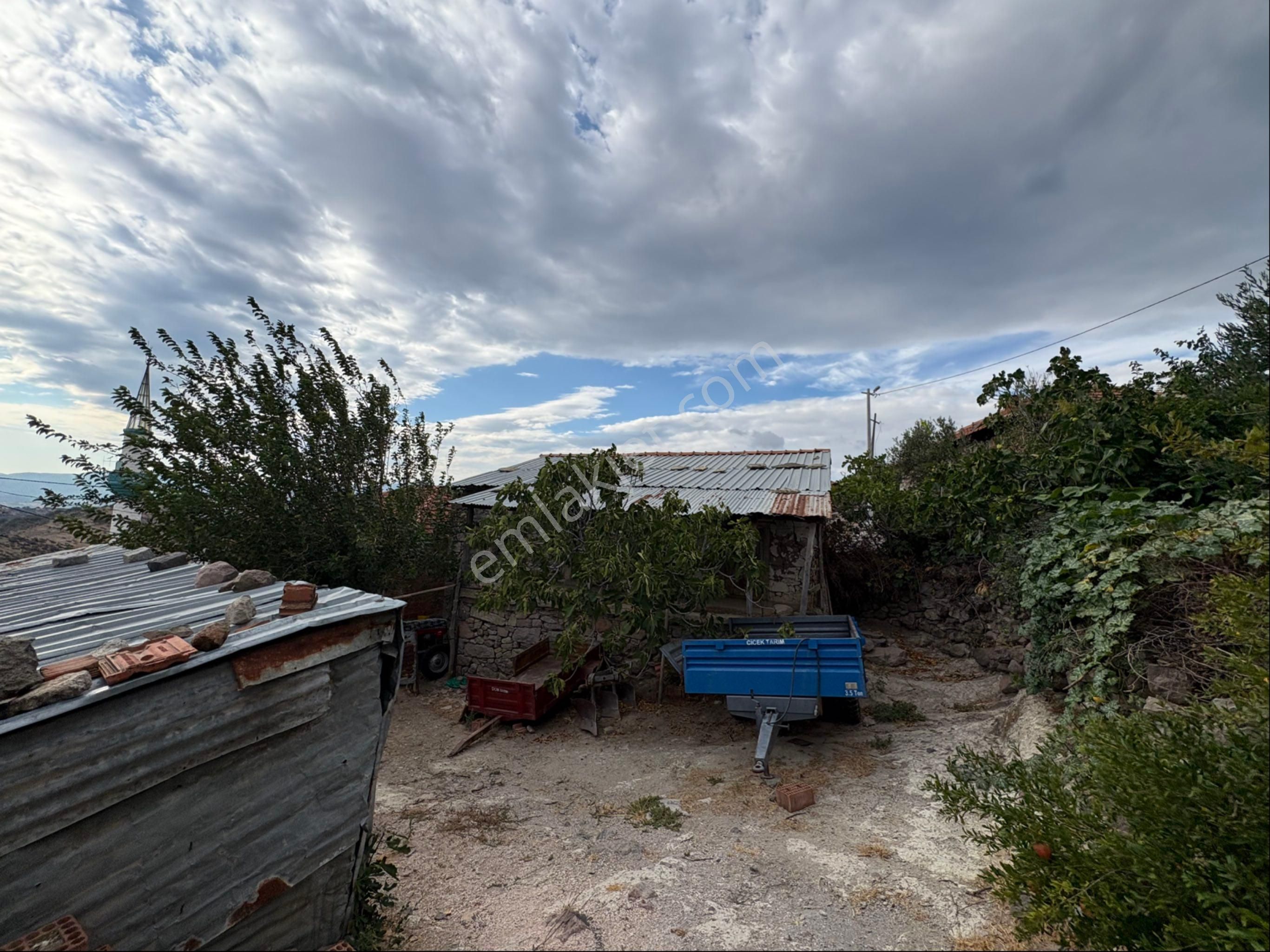 Durmuşlar Mahallesi’nde Satılık Kargir Avlulu Köy Evi - Görsel 4