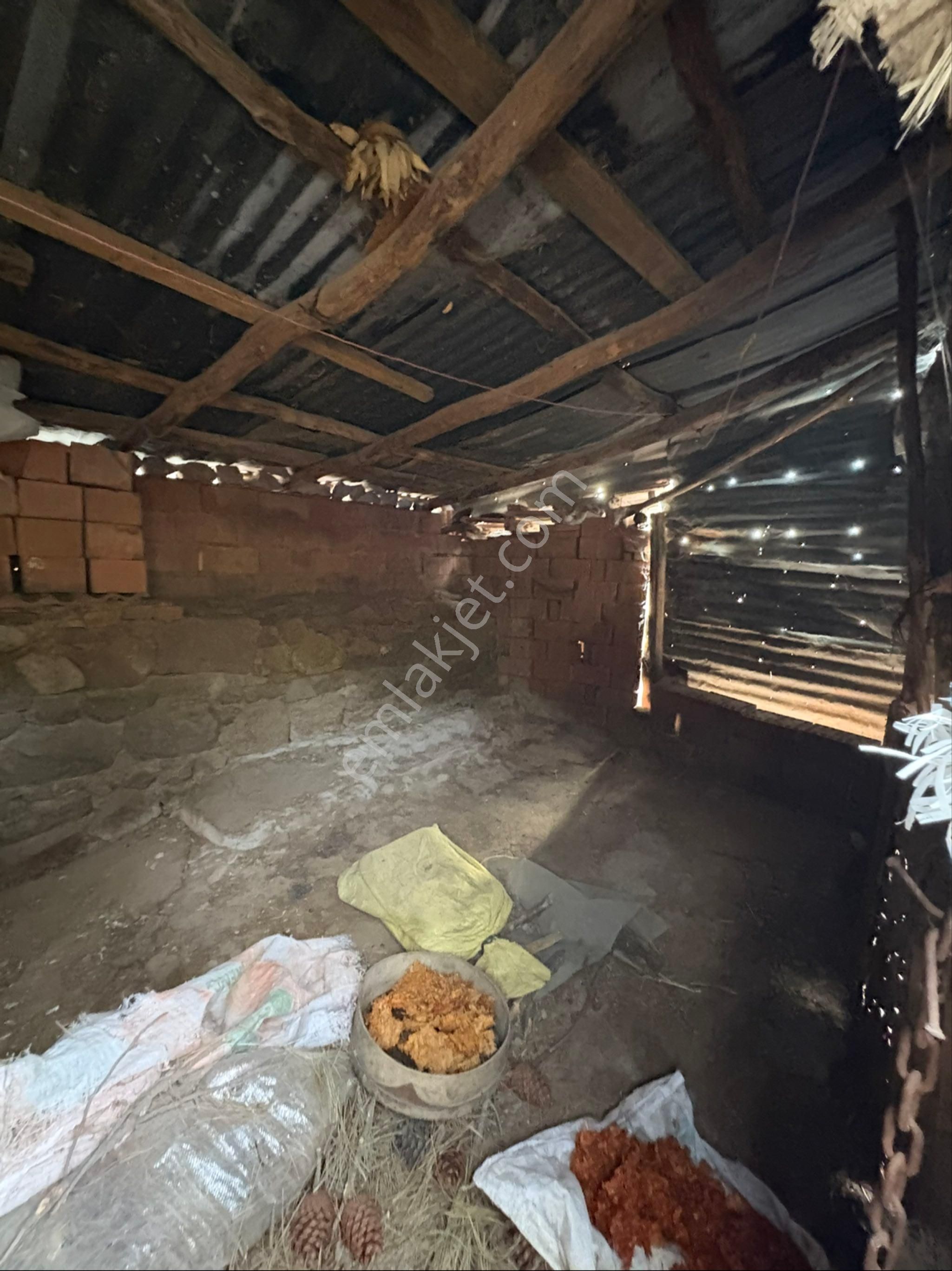 Durmuşlar Mahallesi’nde Satılık Kargir Avlulu Köy Evi - Görsel 10