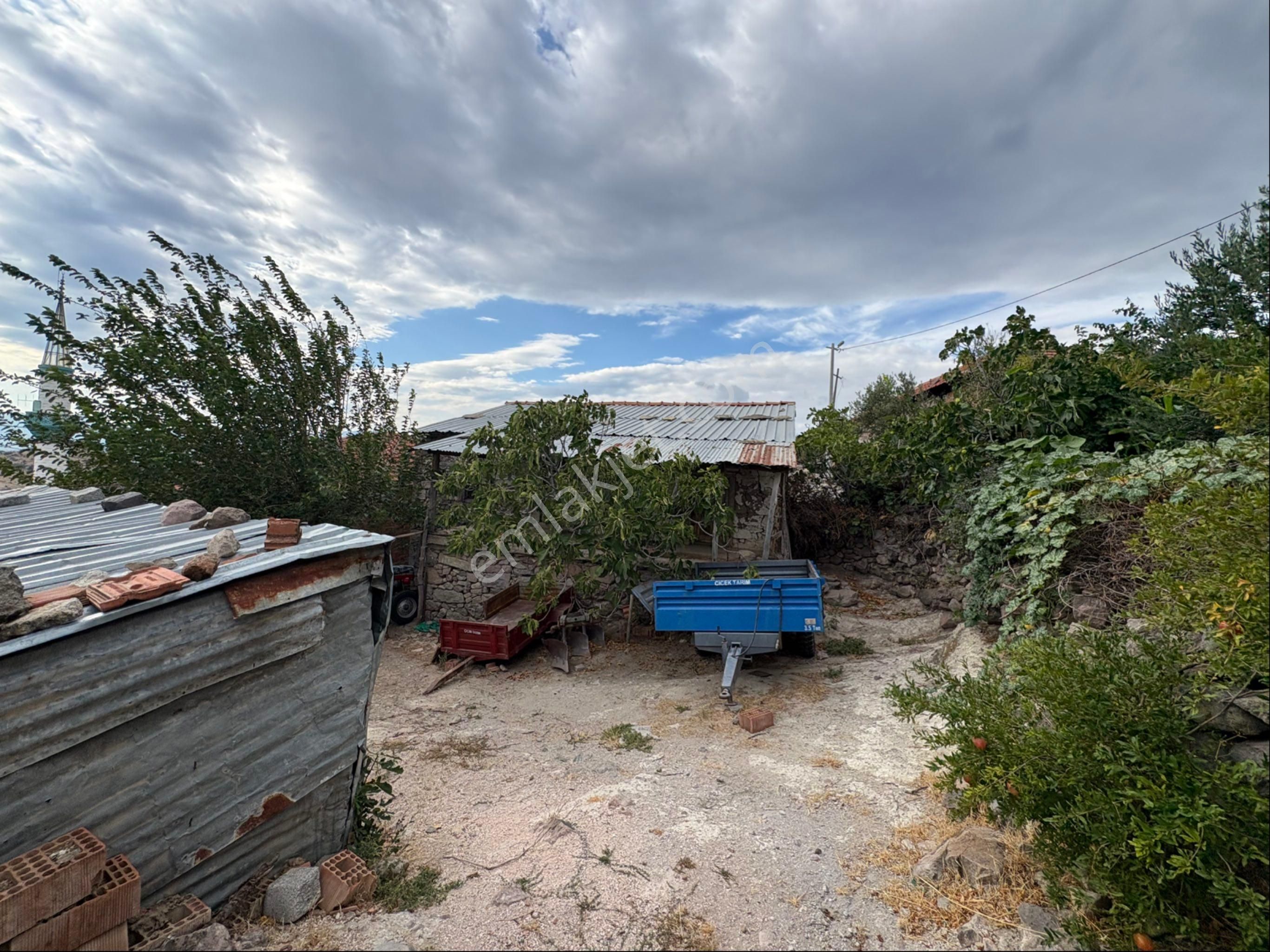 Durmuşlar Mahallesi’nde Satılık Kargir Avlulu Köy Evi - Görsel 9