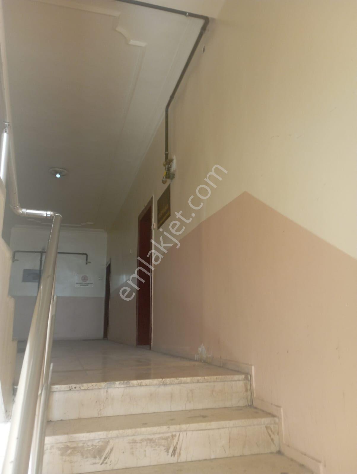 Sivas Yıldız Gayrimenkul'den Atatürk Cad. Millet İş Hanın'da 1+1 Kiralık Ofis ! - Görsel 9