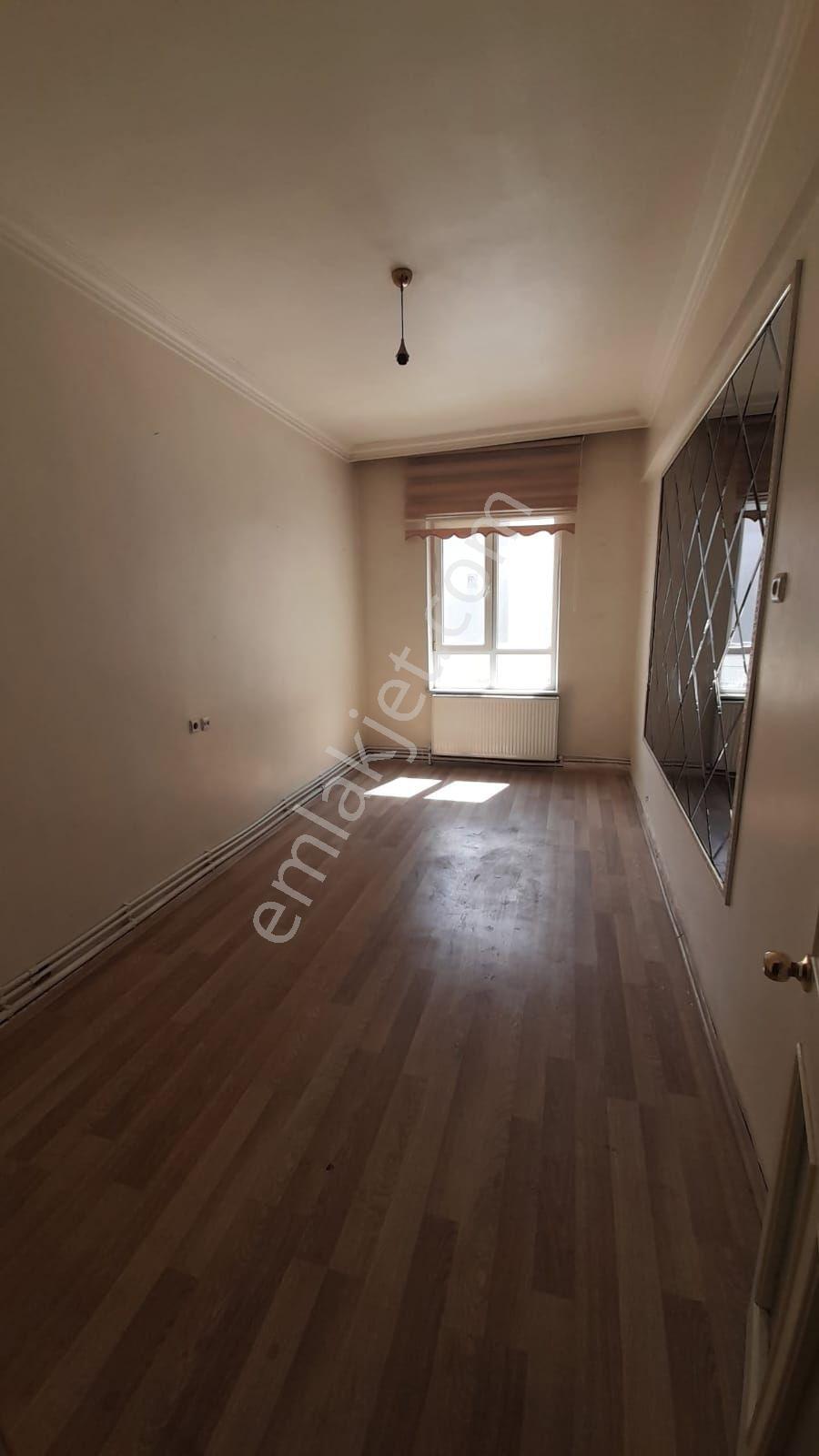 Sivas Yıldız Gayrimenkul'den Atatürk Cad. Millet İş Hanın'da 1+1 Kiralık Ofis ! - Görsel 8