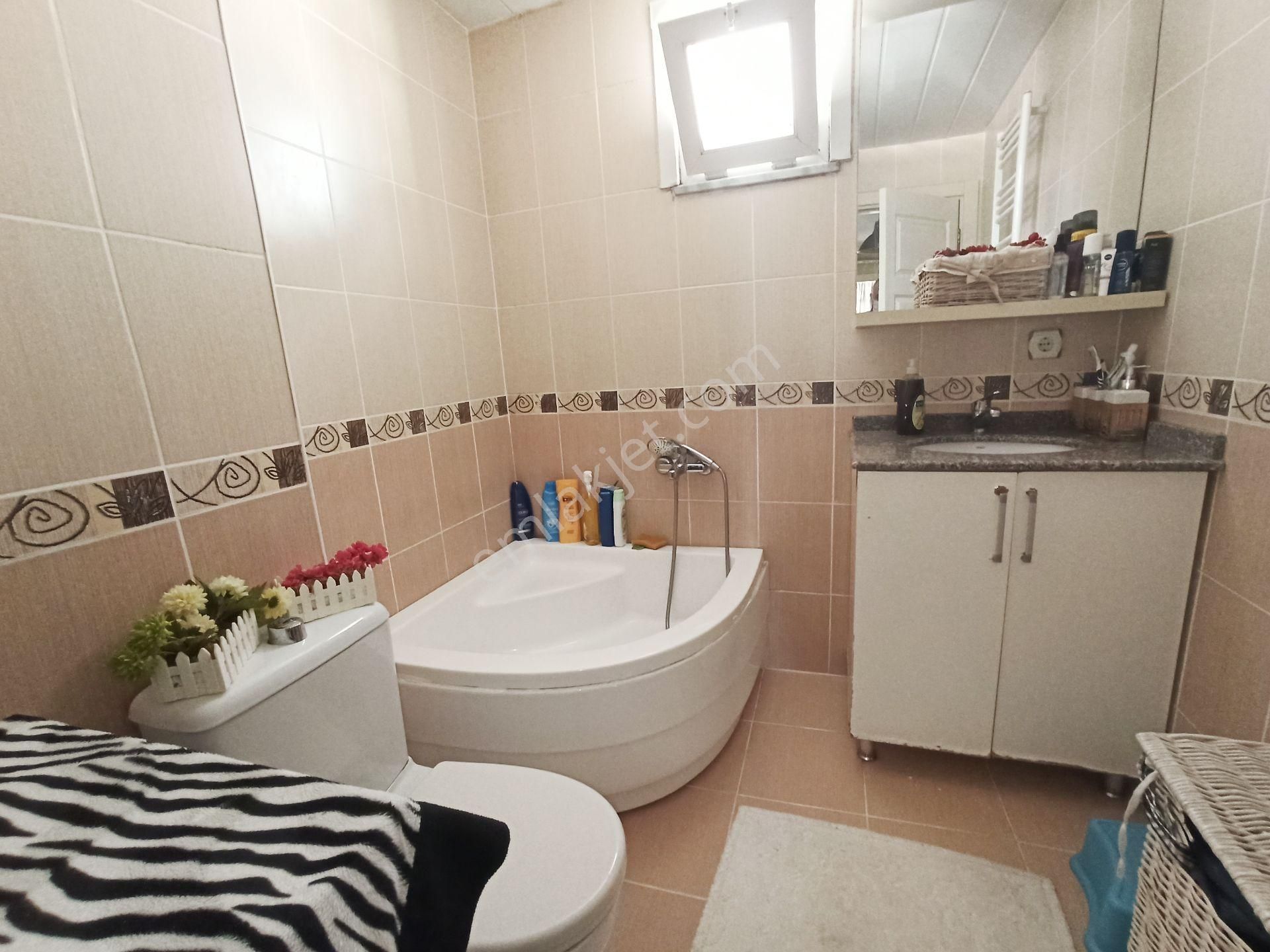 Merkeze Yakın Asansörlü Yeni Binada 200 M² 5+2 Ayrı Girişli Dubleks - Görsel 11