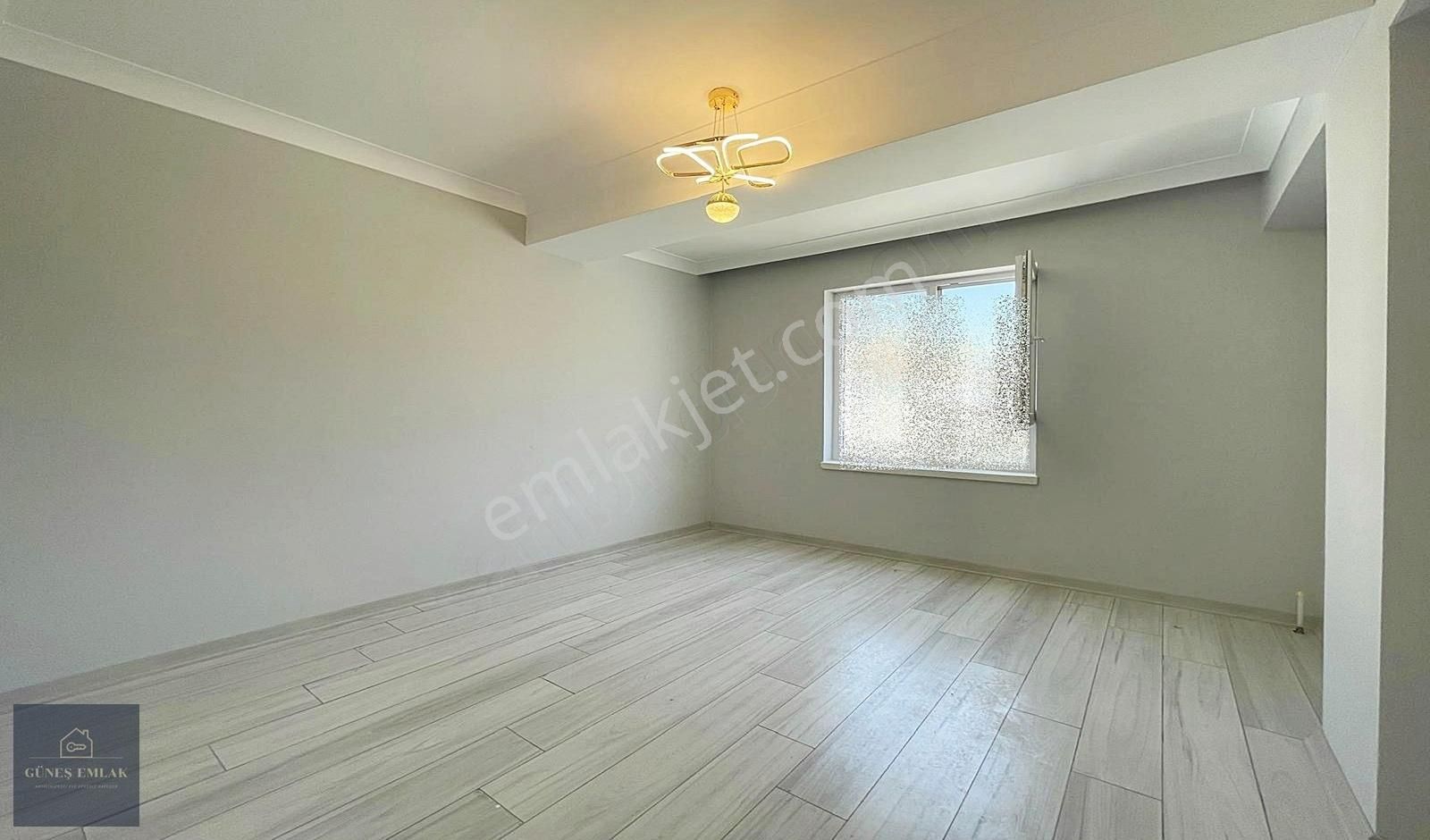 Güneş Emlak Yenikent'te Köşe Başı Önü Açık Ful Yapılı Daire - Görsel 3