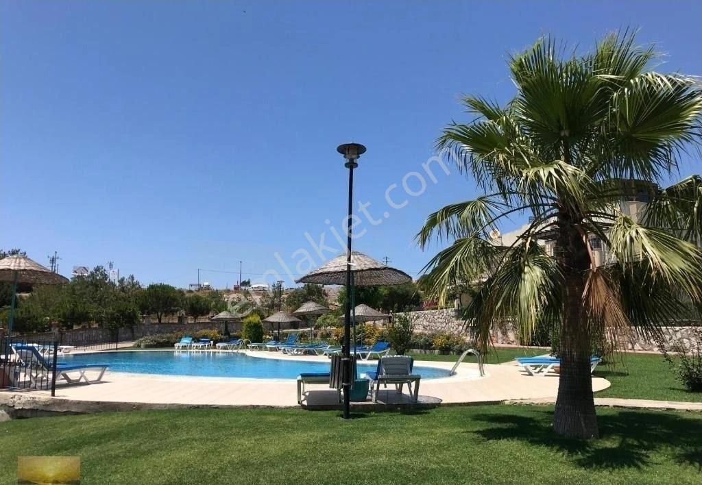 Özel Plajlı Sitede Satılık Üstkat Ferah Daire Bakımlı Ev İndirimli Fırsatı Kaçırmayın - Görsel 13