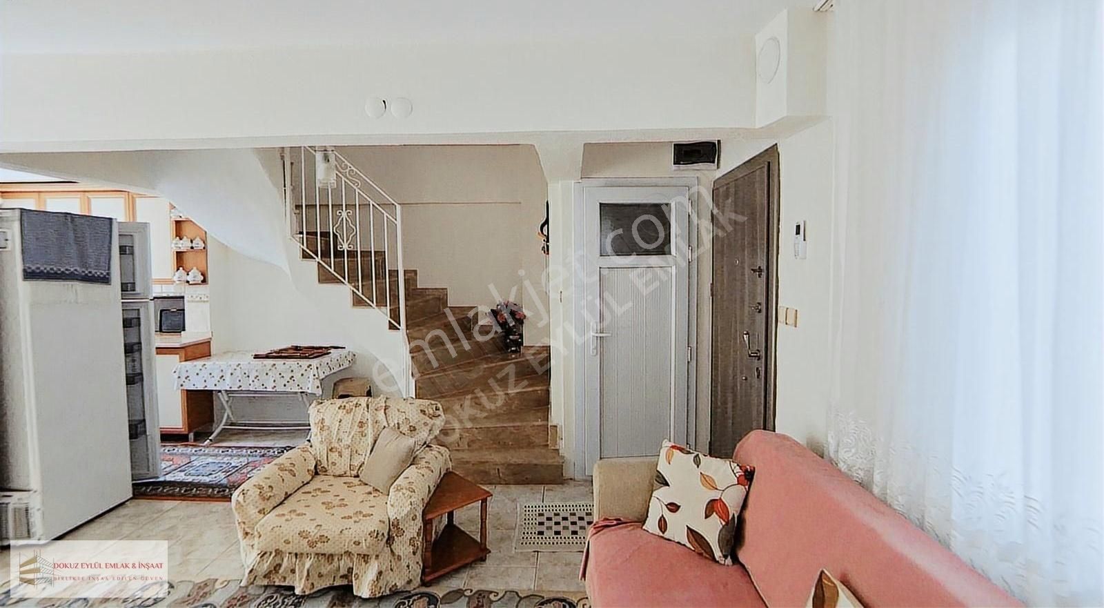 Dikili Maviköy Sitesinde Denize Sıfır 3+1 Bahçeli Villa - Görsel 2