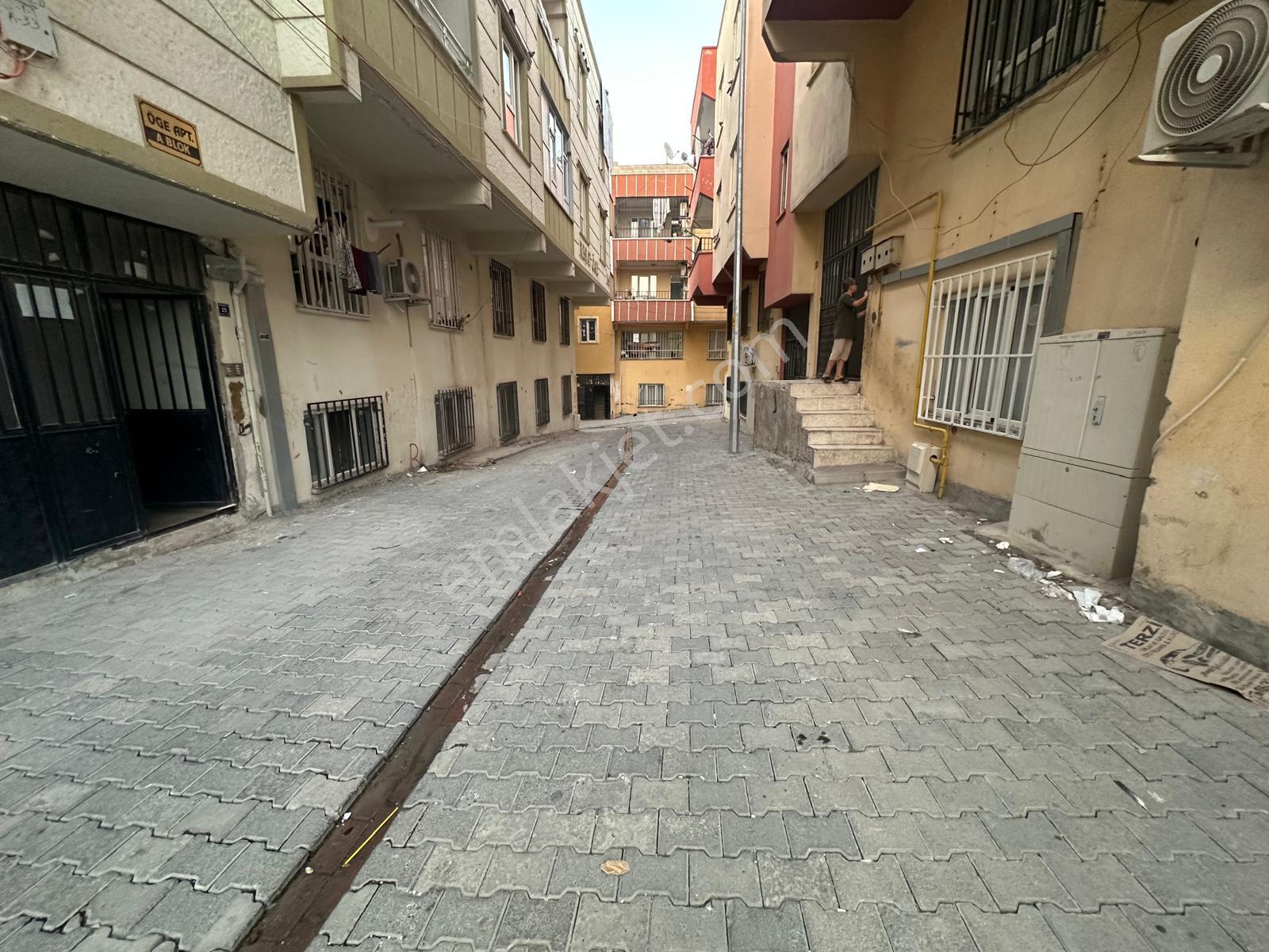 Akev Gayrimenkul'den Ahmet Yesevi'de Ara Kat Bakımlı 2+1 Daire - Görsel 17