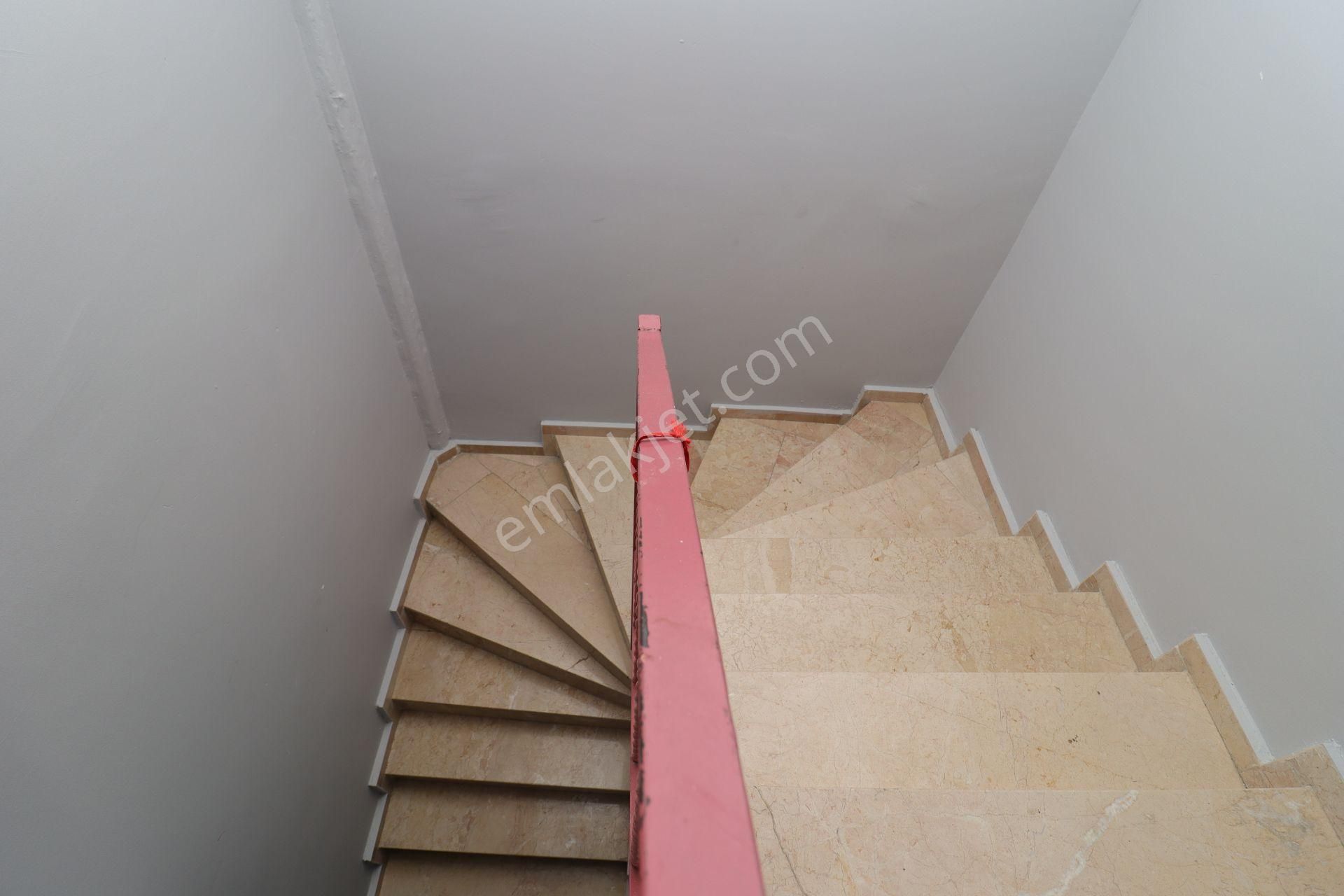 Akif'ten Elvan Mahallesinde Asansörlü 4+2 Teraslı Daire - Görsel 24