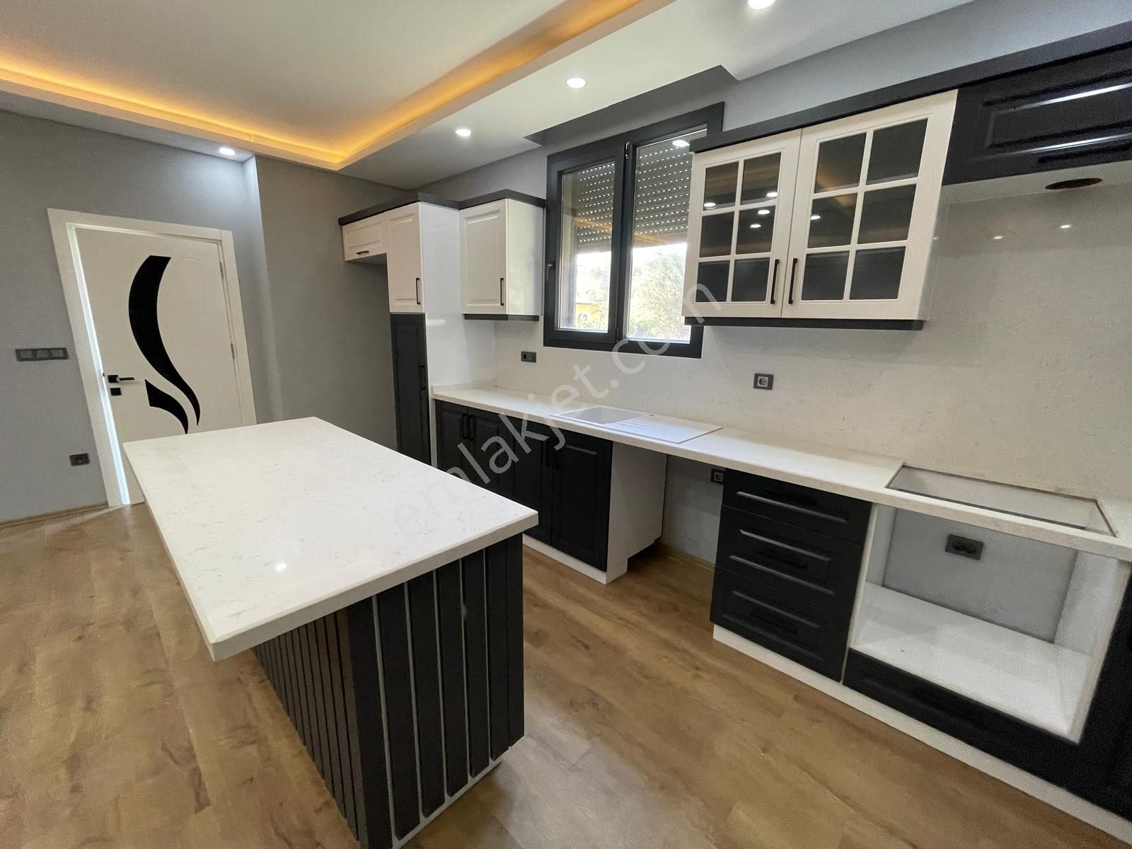 Sabri Pınarbaşı Gayrimenkul'den Güre Çamlıbel'de Satılık 6+1 Sıfır Villa - Görsel 3