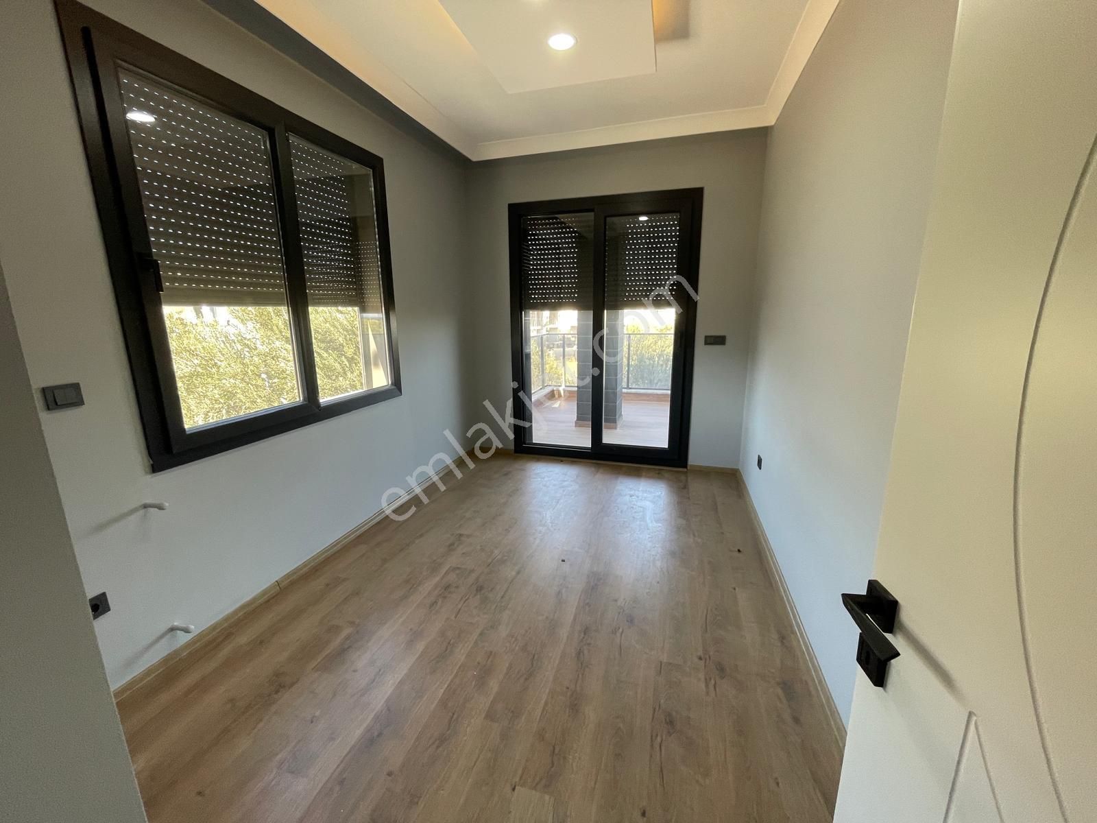 Sabri Pınarbaşı Gayrimenkul'den Güre Çamlıbel'de Satılık 6+1 Sıfır Villa - Görsel 19