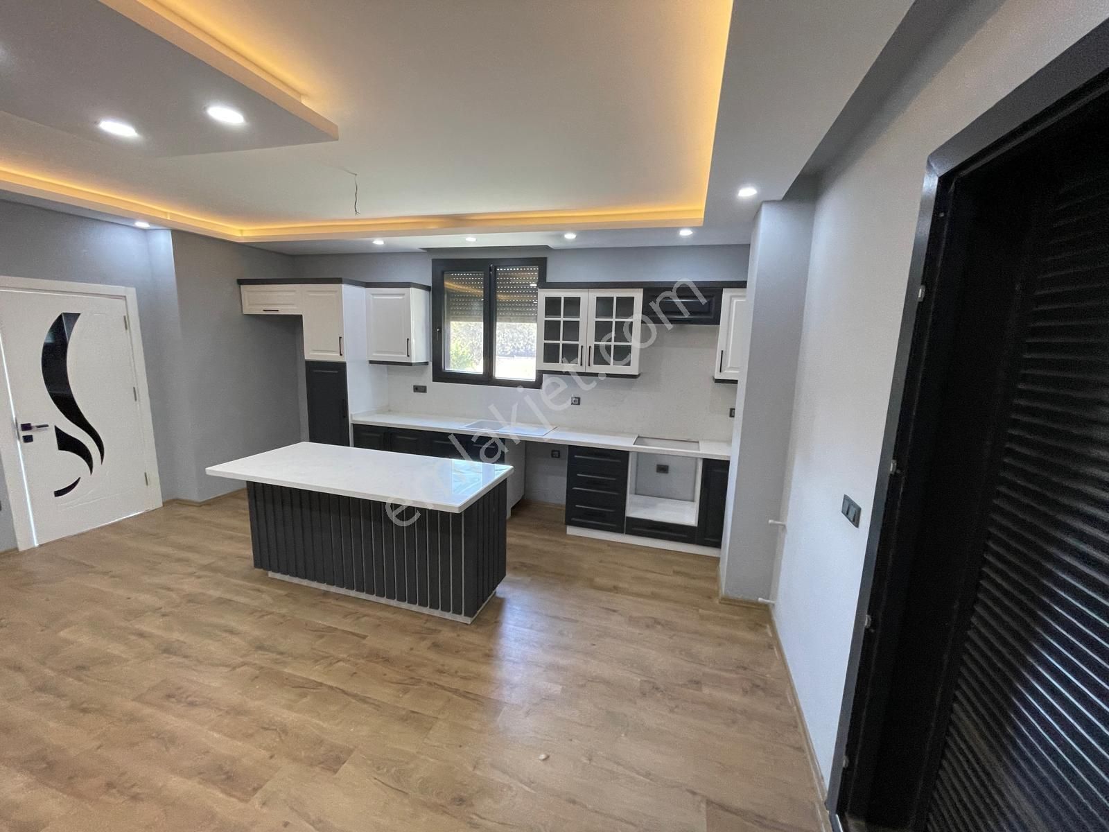 Sabri Pınarbaşı Gayrimenkul'den Güre Çamlıbel'de Satılık 6+1 Sıfır Villa - Görsel 14