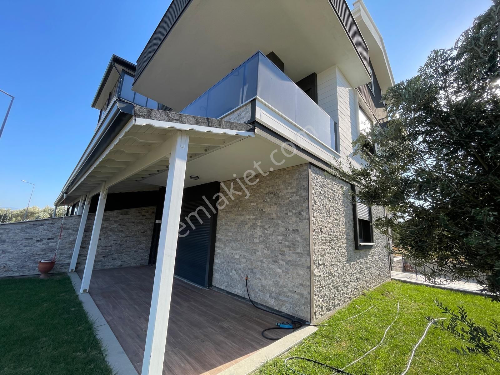 Sabri Pınarbaşı Gayrimenkul'den Güre Çamlıbel'de Satılık 6+1 Sıfır Villa